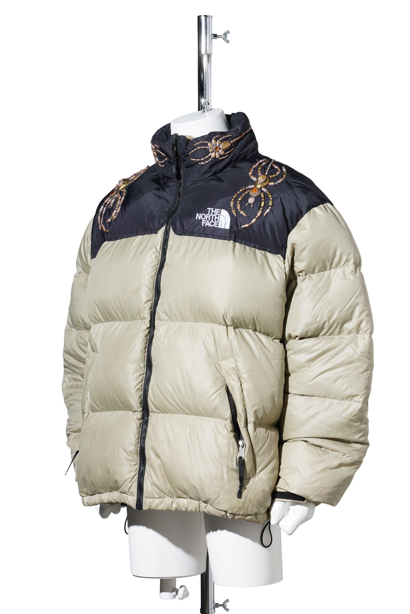 STUDS NUPTSE DOWN JACKET” BLACK WIDOW” / BEIGE