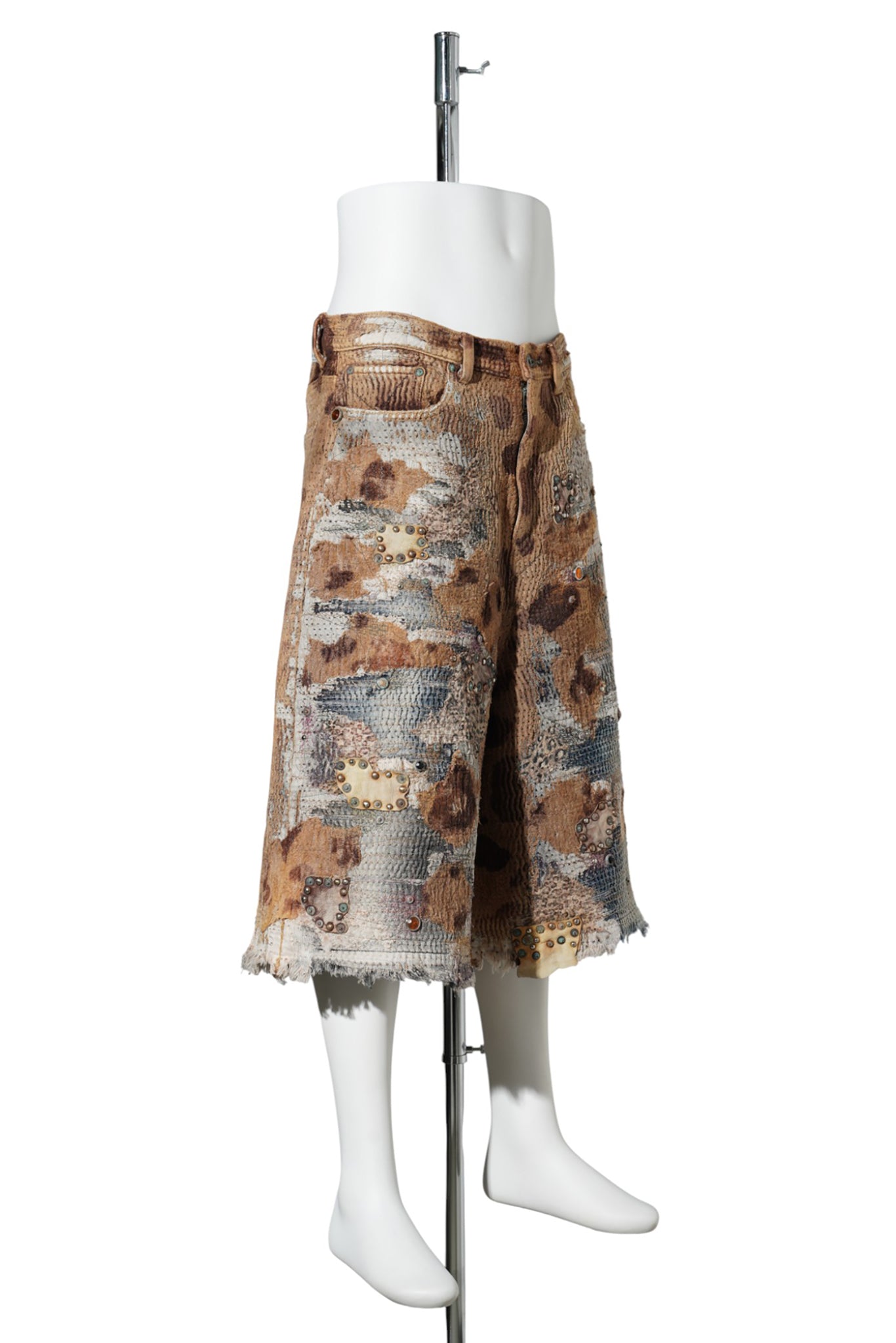 UROBOROS ANIMAL ECO FUR STUDS BUGGY SHORTS / HOLSTEIN