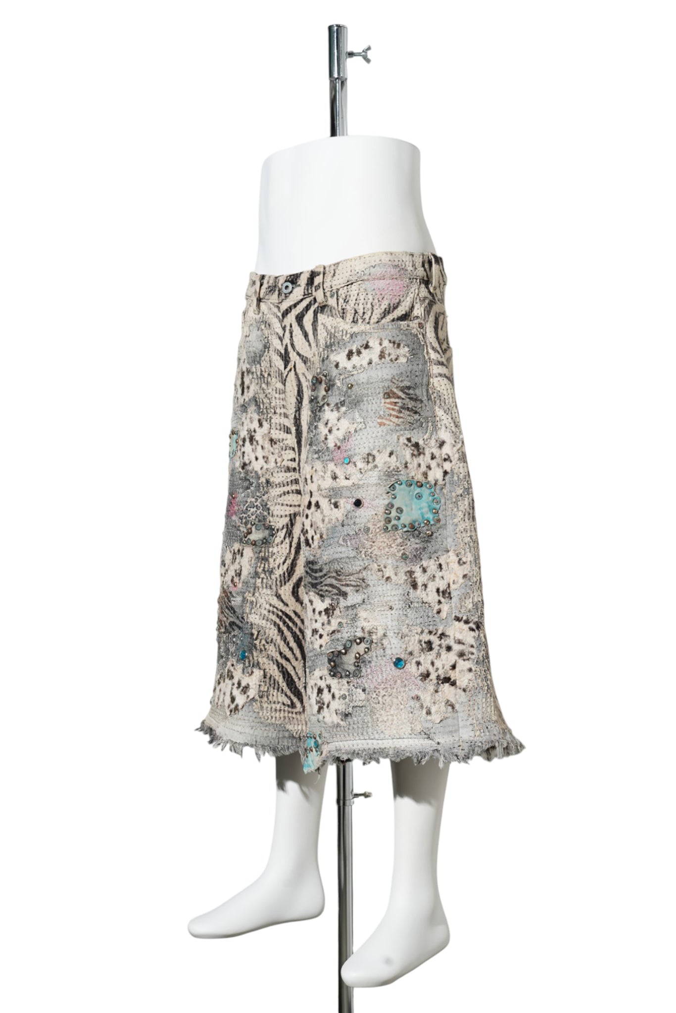 UROBOROS ANIMAL ECO FUR STUDS BUGGY SHORTS / ZEBRA