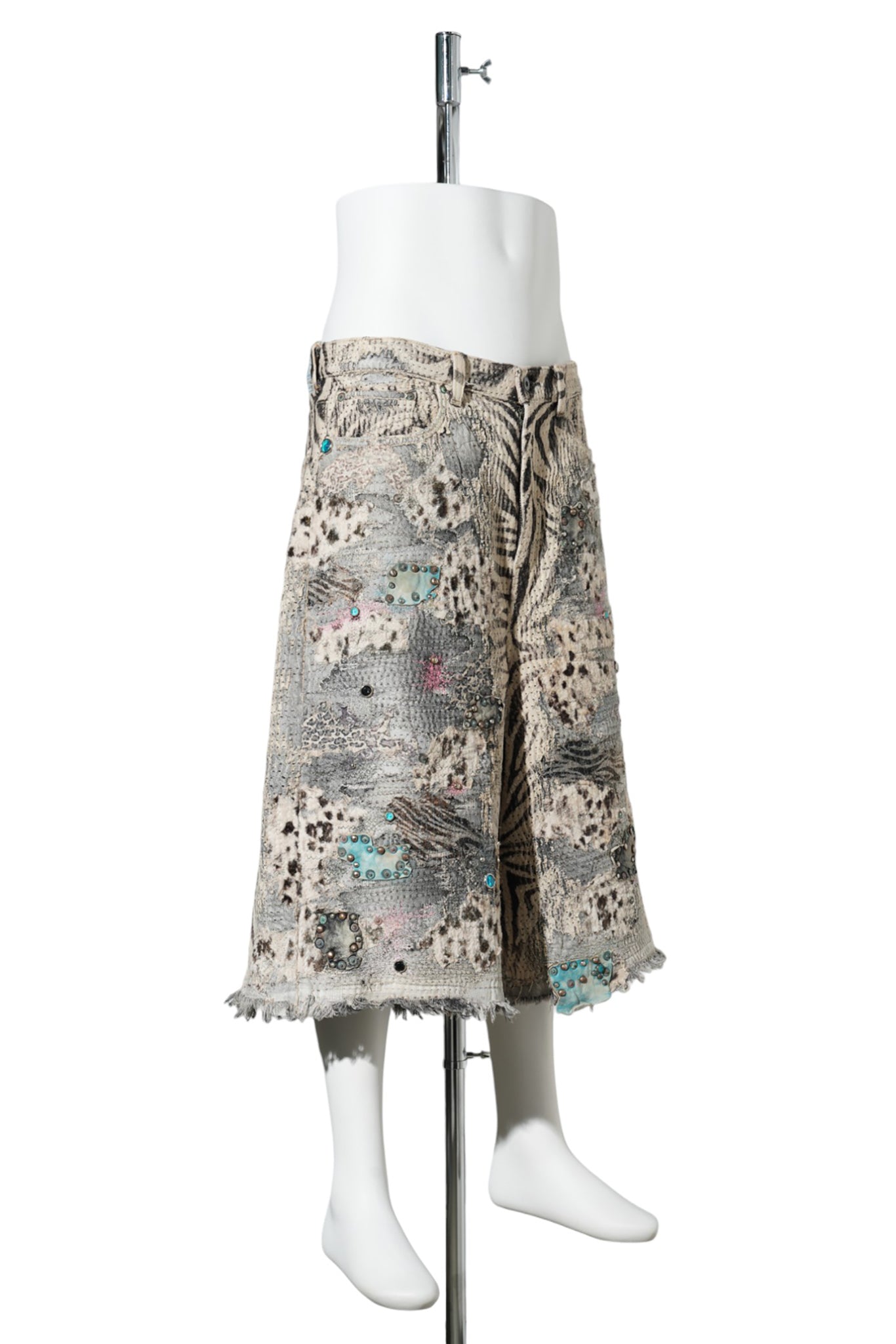 UROBOROS ANIMAL ECO FUR STUDS BUGGY SHORTS / ZEBRA