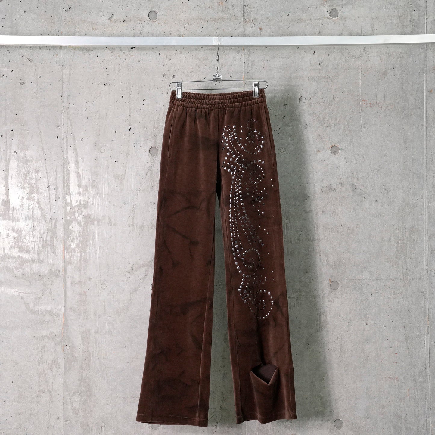 VELVET FLARED PANTS / BROWN