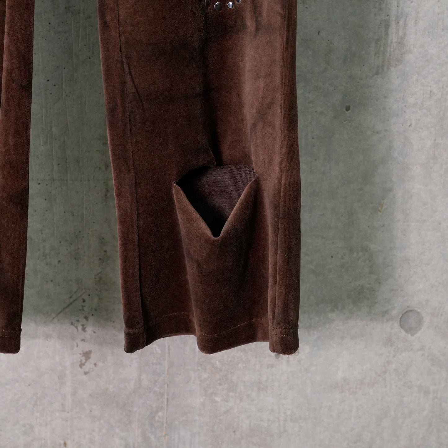 VELVET FLARED PANTS / BROWN