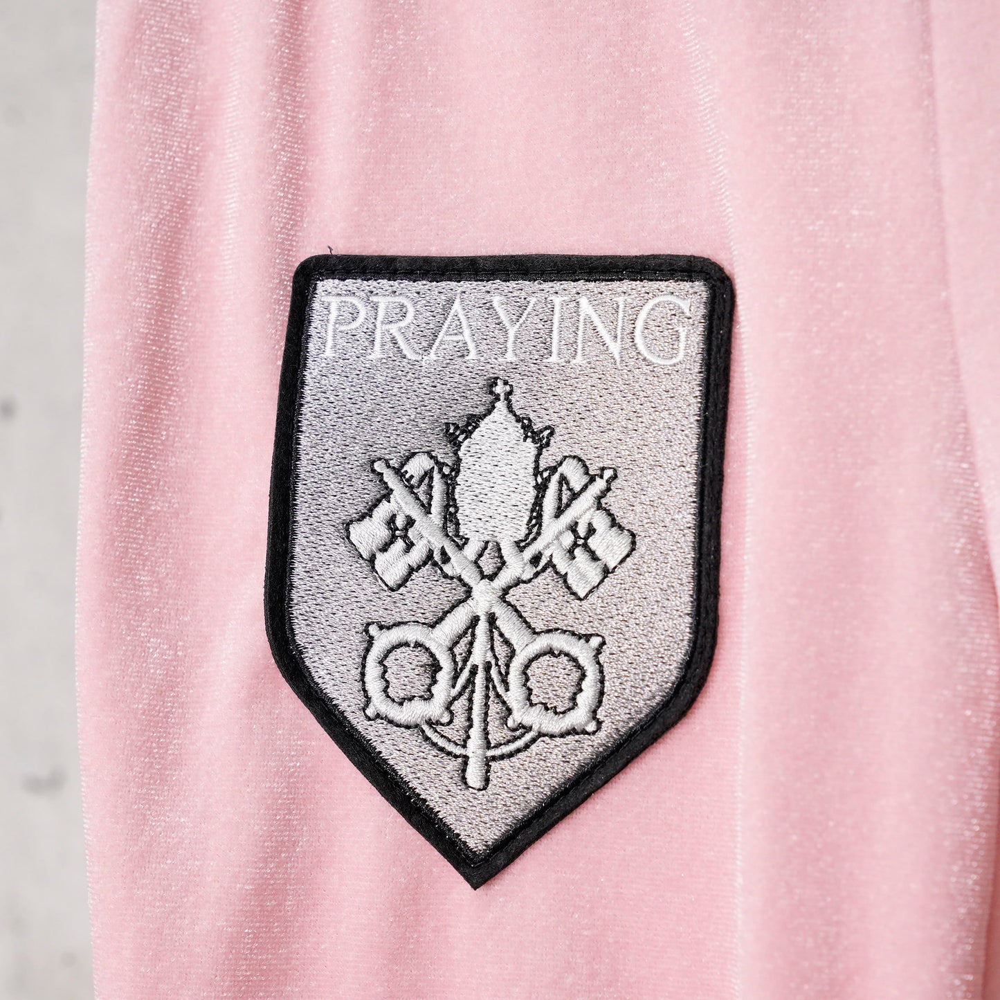 PRAYING SPORTS VELOUR CAPRIS / PINK