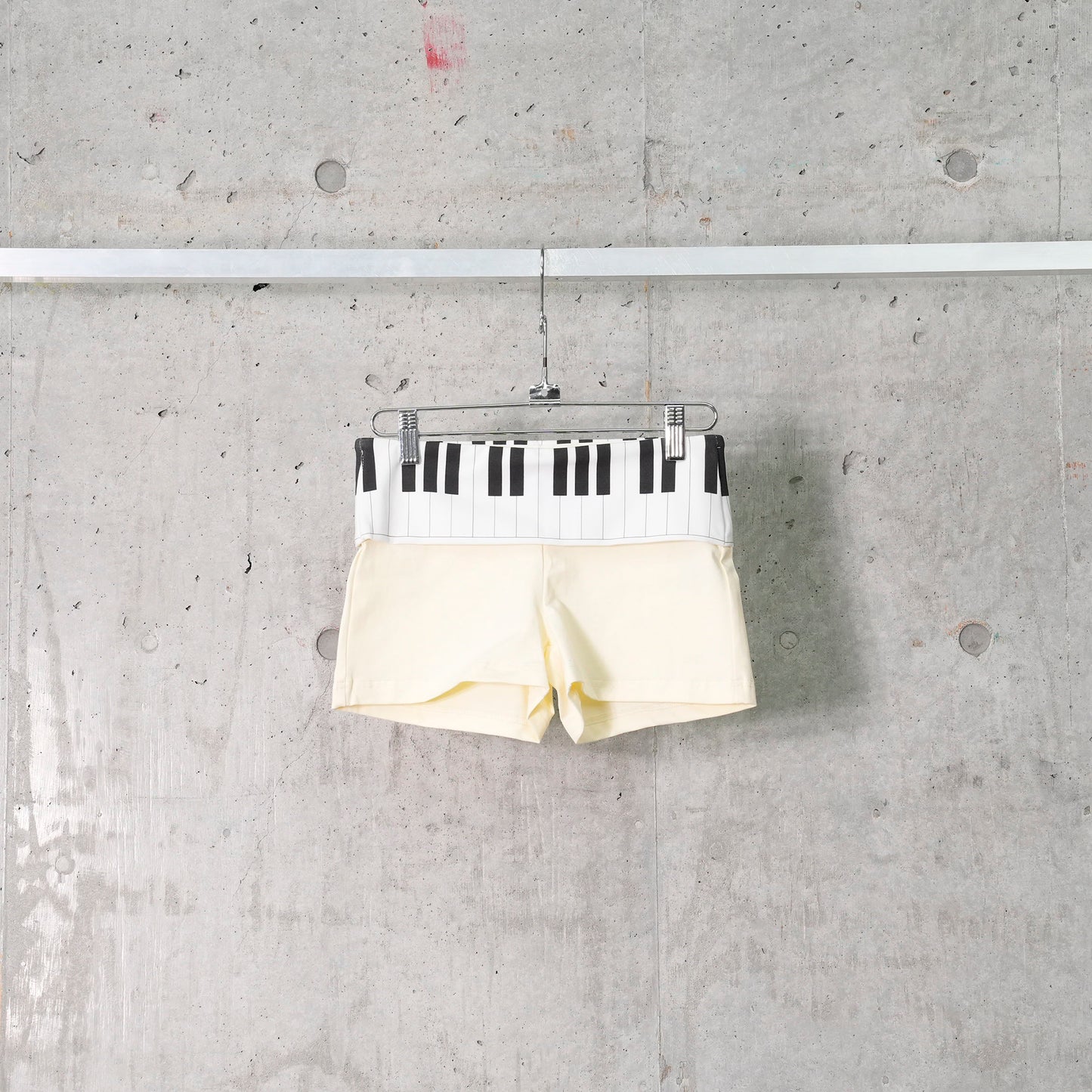 PIANO SHORTS / WHITE