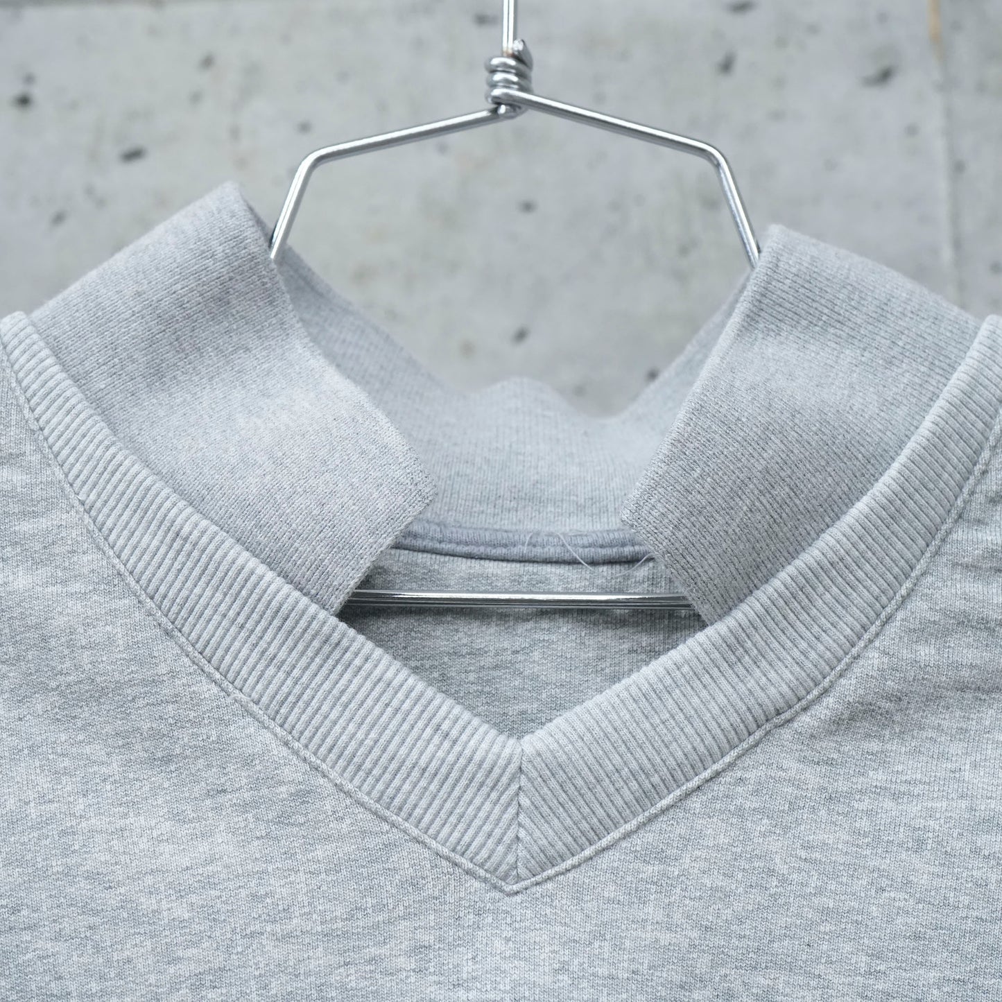 SWEATER / GREY