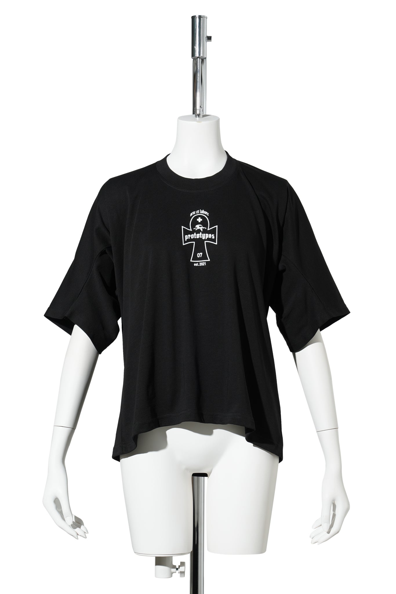 SINGLE JERSEY BLACK MOVED NECKLINE TEE - ARTE LABORE / BLACK