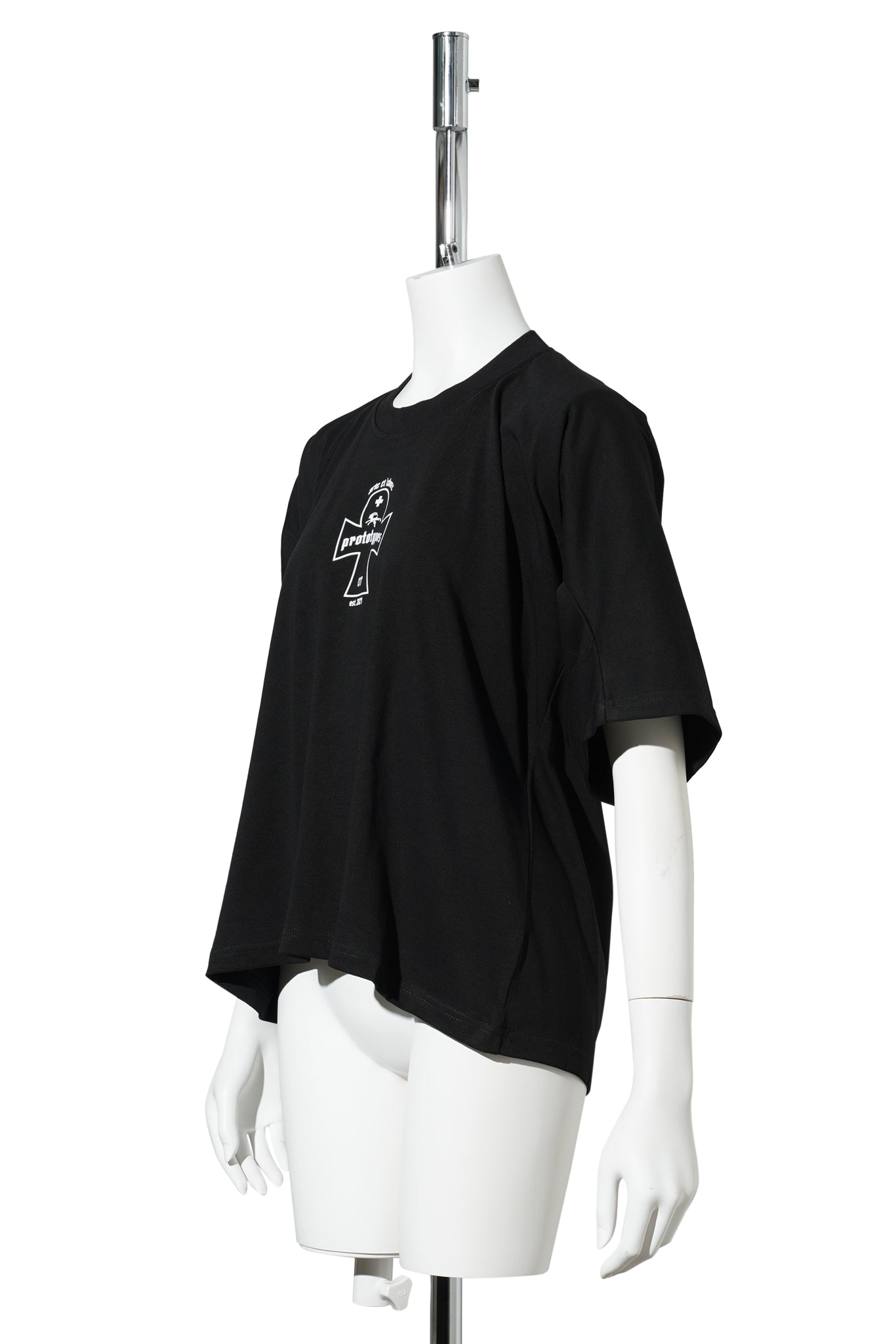 SINGLE JERSEY BLACK MOVED NECKLINE TEE - ARTE LABORE / BLACK
