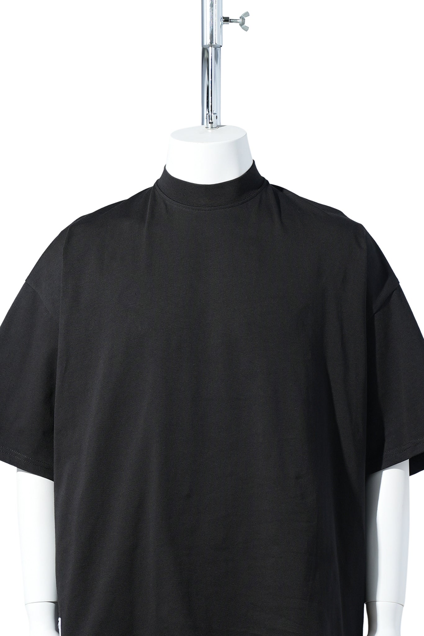 SINGLE JERSEY BLACK BOX PLEAT TEE / BLACK