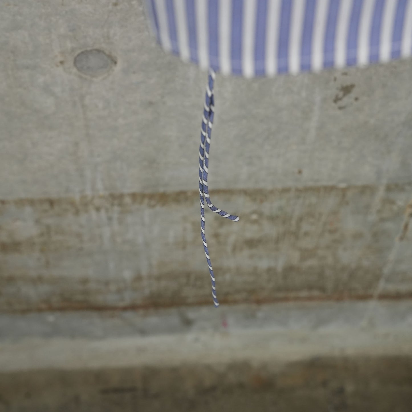 LACED BUTTON DOWN / BANKER STRIPES