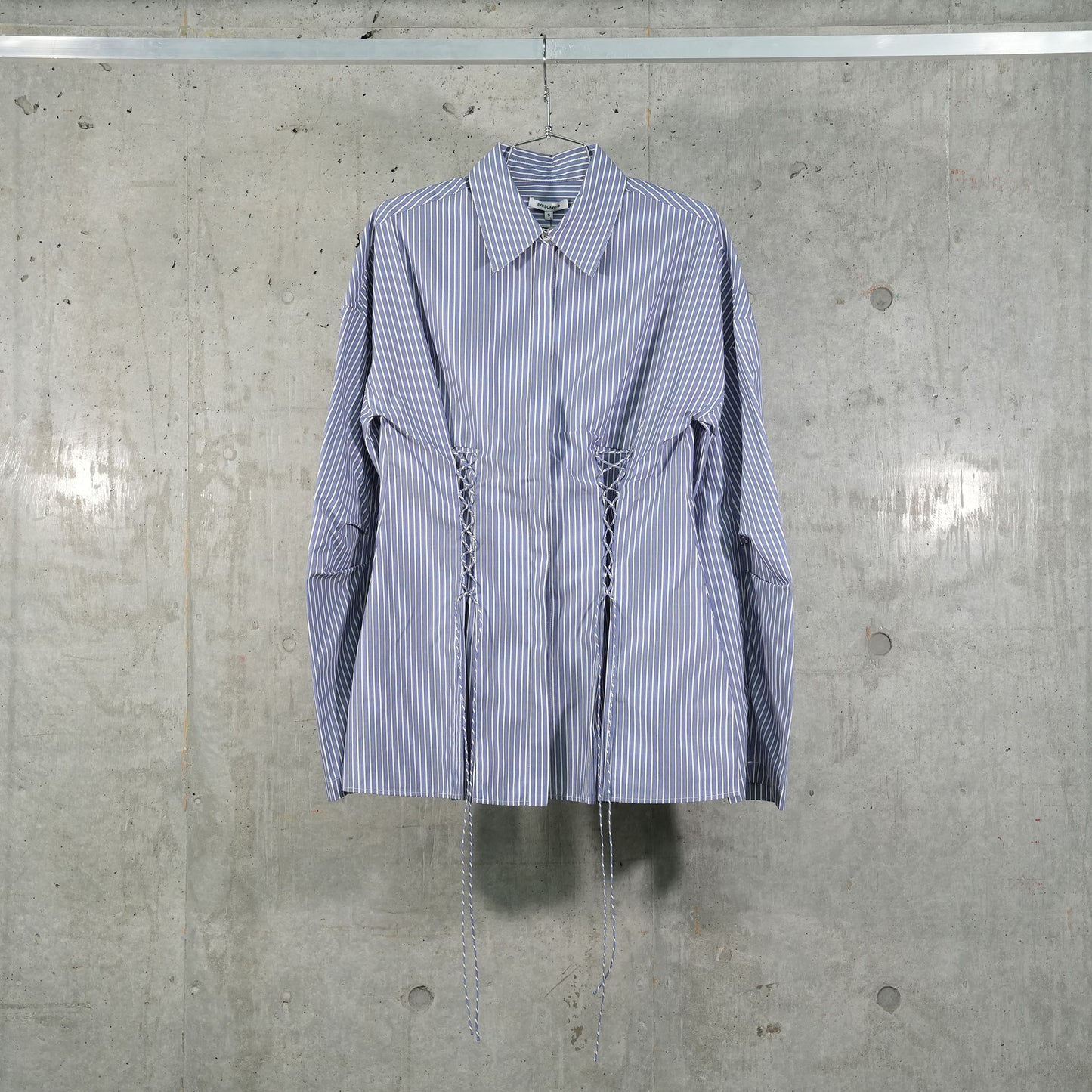 LACED BUTTON DOWN / BANKER STRIPES