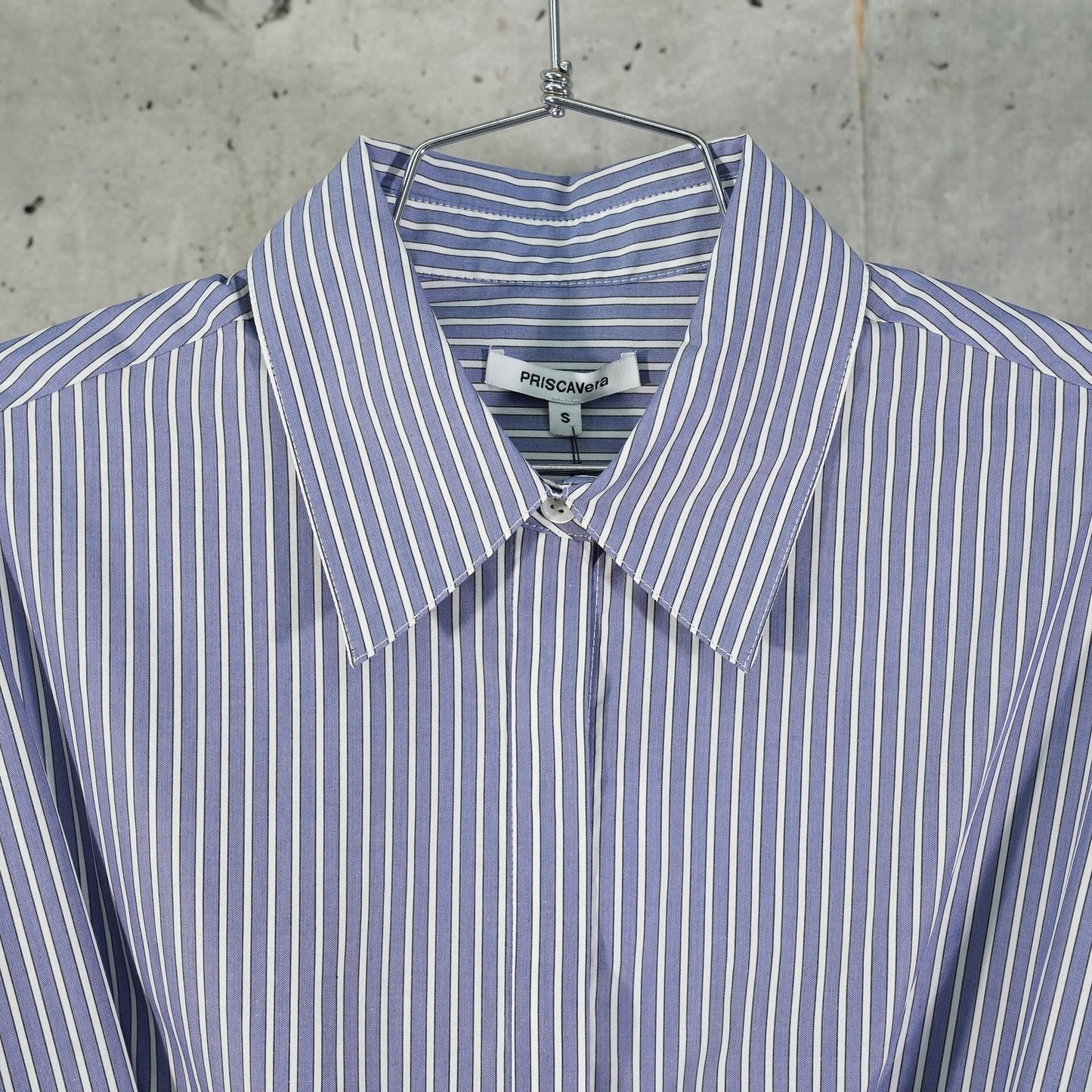 LACED BUTTON DOWN / BANKER STRIPES