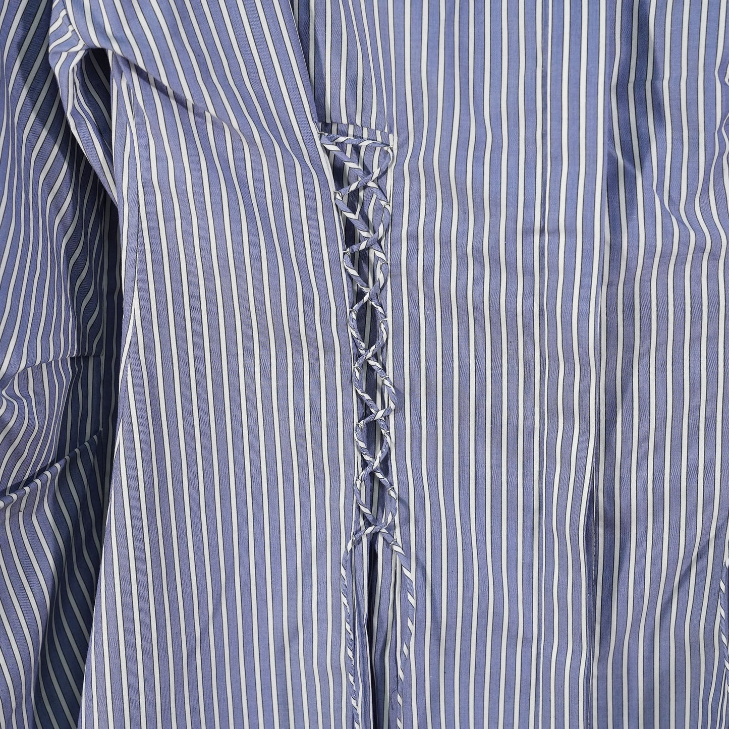 LACED BUTTON DOWN / BANKER STRIPES