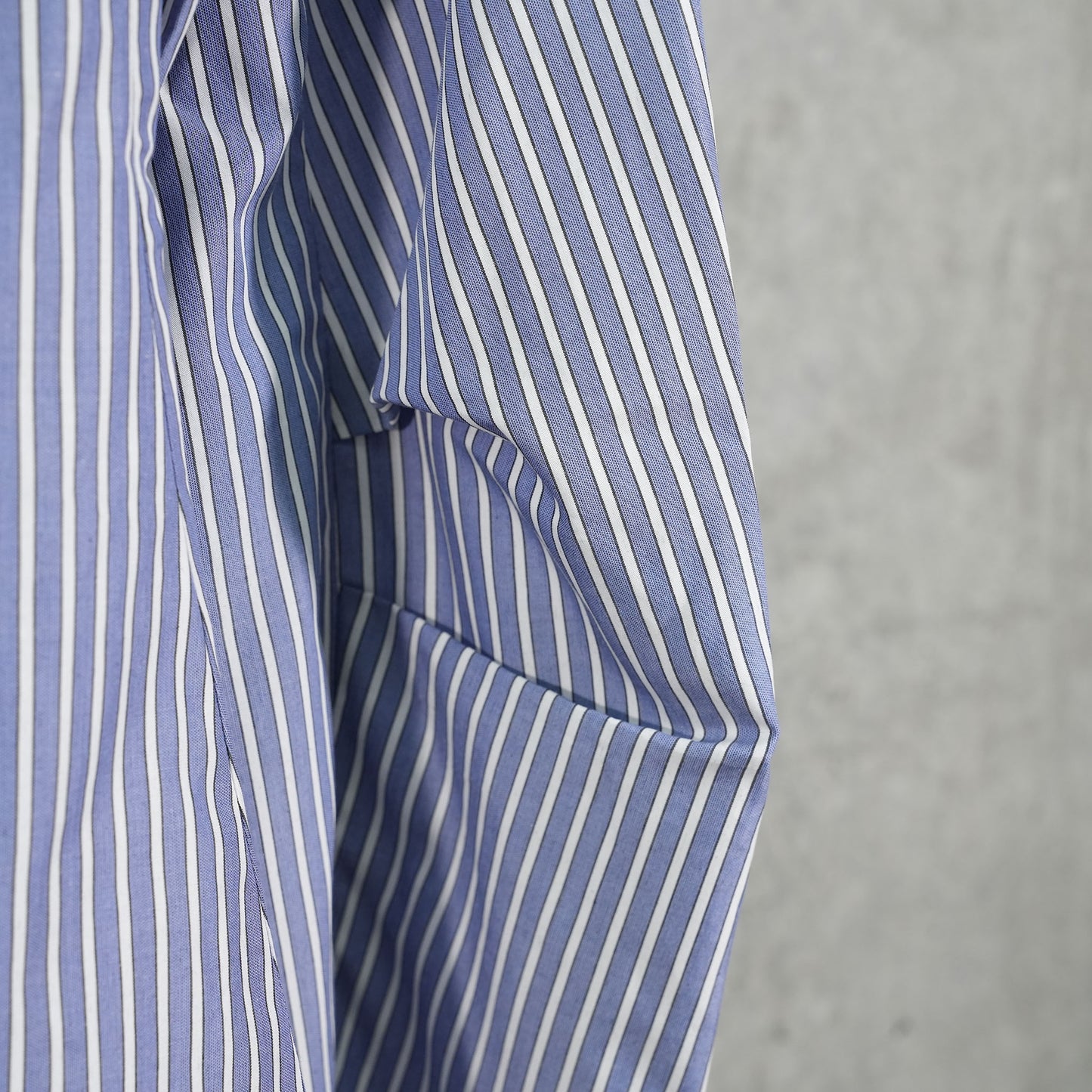 LACED BUTTON DOWN / BANKER STRIPES