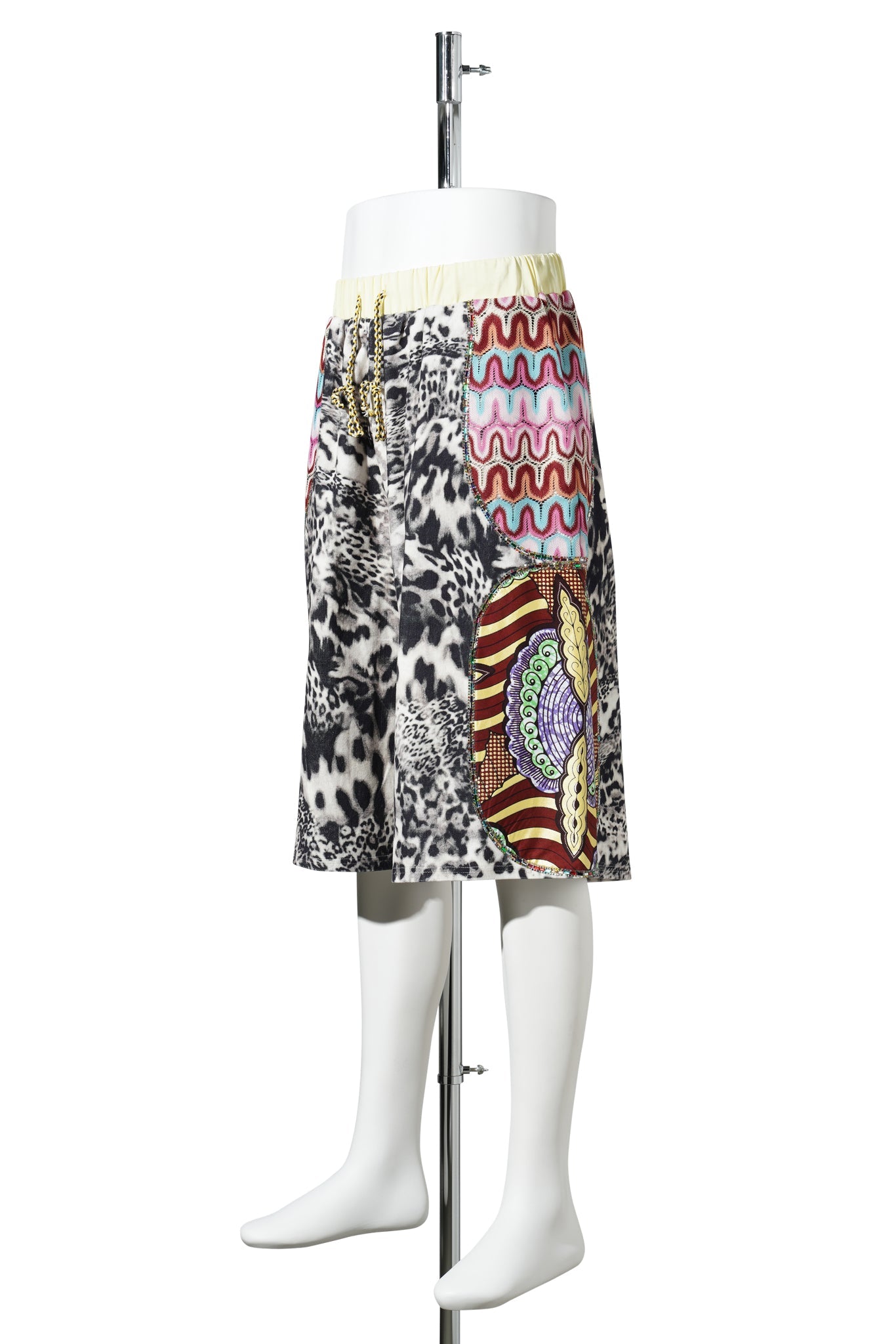 CREATURE IN THE FIELD SHORTS / WHITE LEOPARD