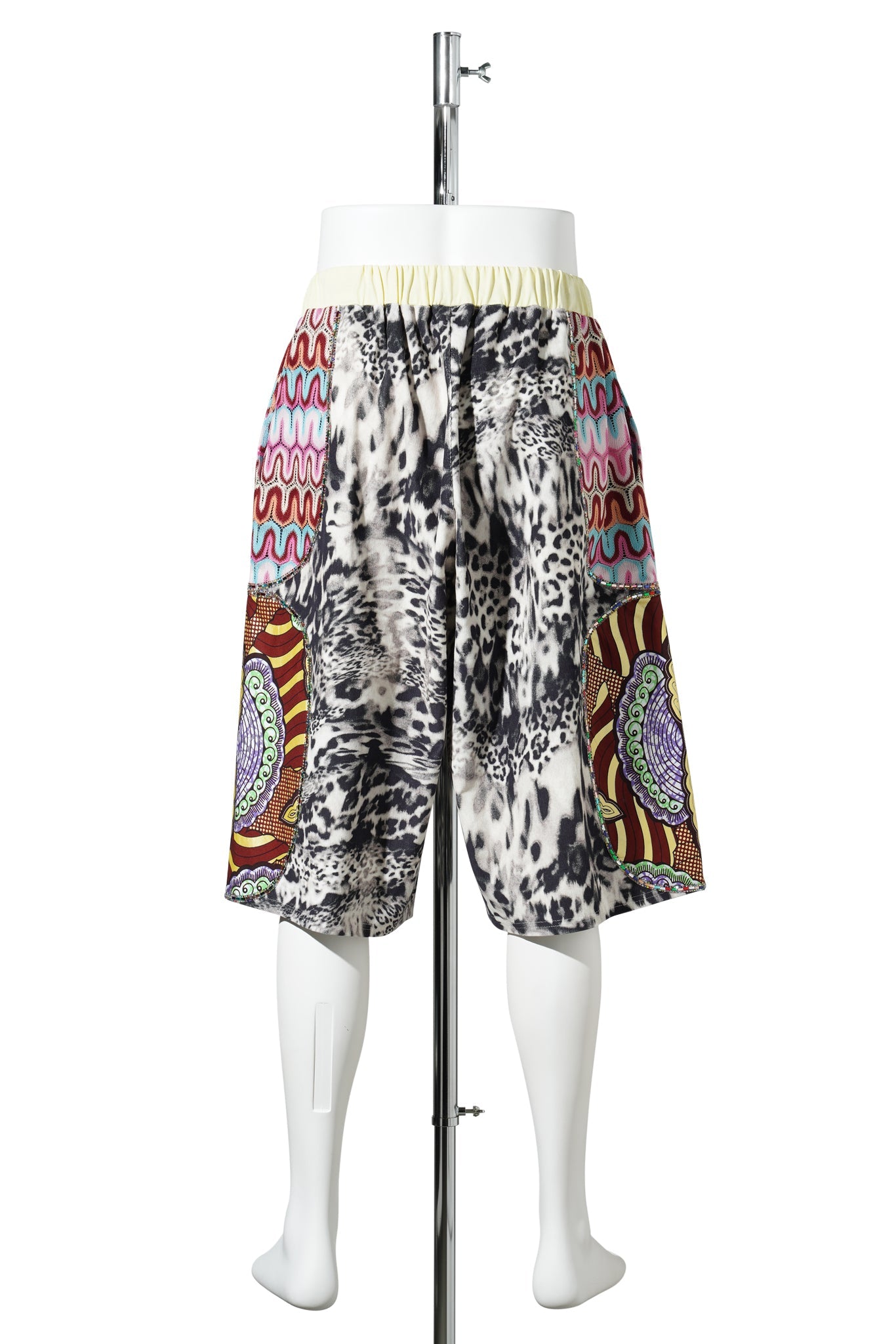 CREATURE IN THE FIELD SHORTS / WHITE LEOPARD