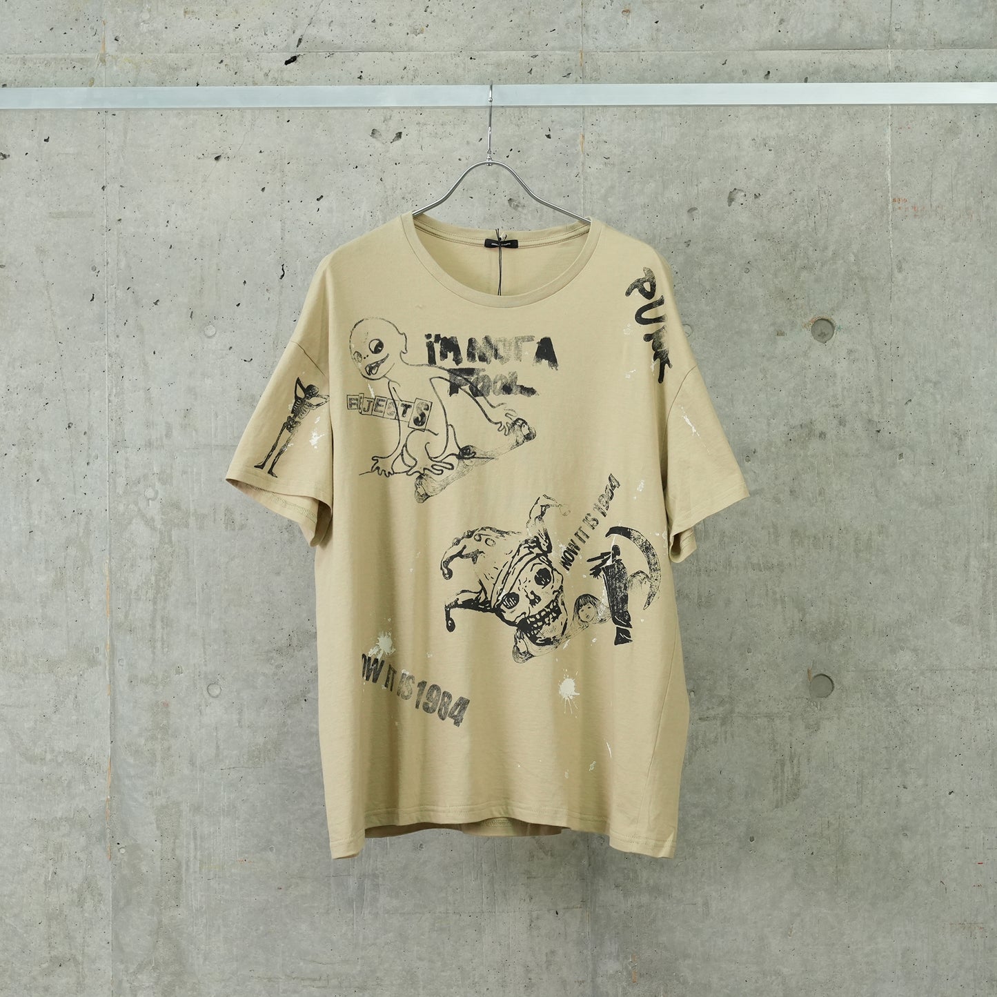 STAMP RELAXED T / 001UU:KHAKI WITH PAINT SPLATTER