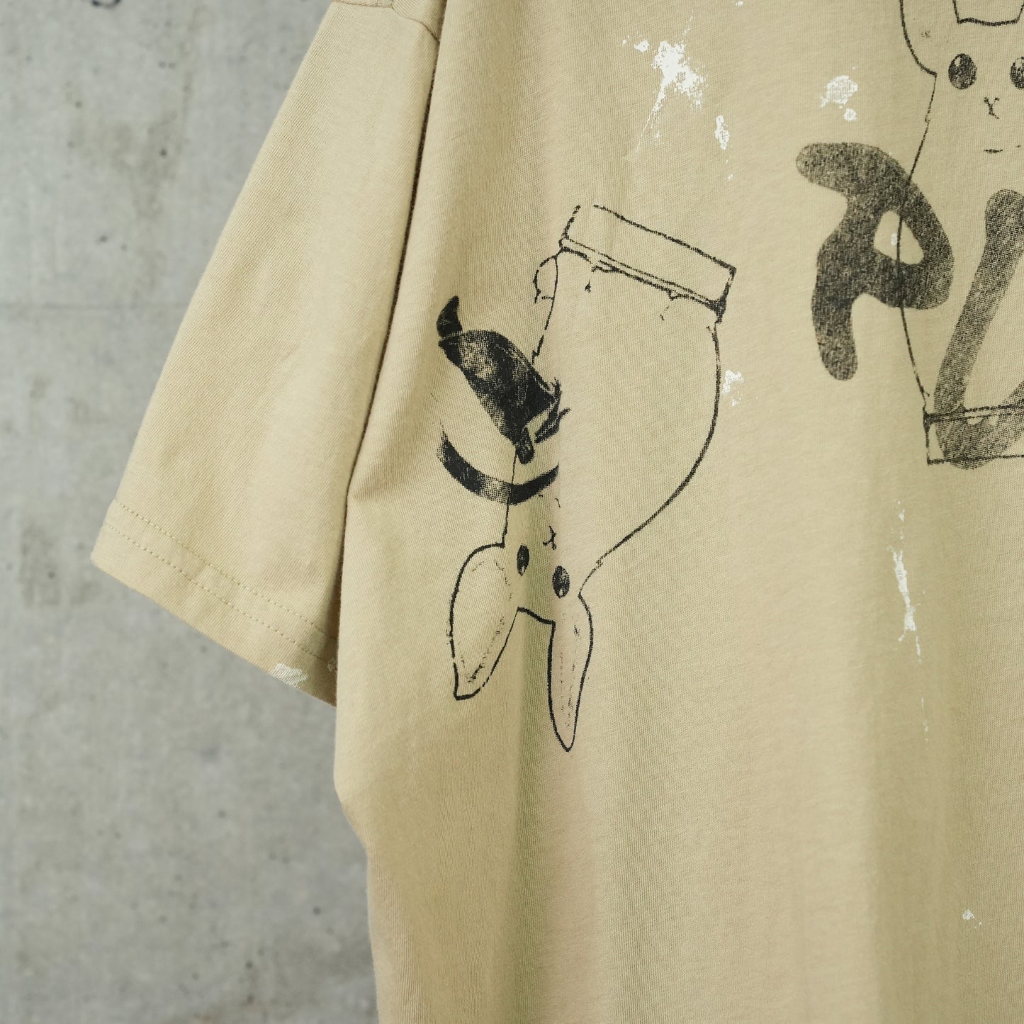 STAMP RELAXED T / 001UU:KHAKI WITH PAINT SPLATTER