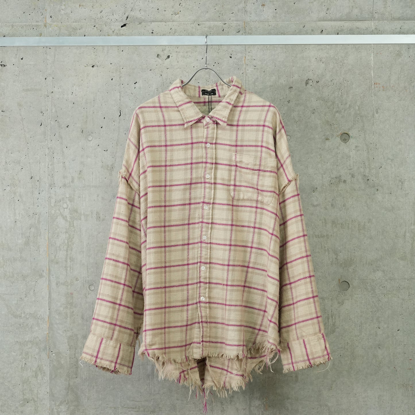 SHREDDED SEAM DROP NECK SHIRT / R387B:OVERDYED ECRU/PINK PLAID