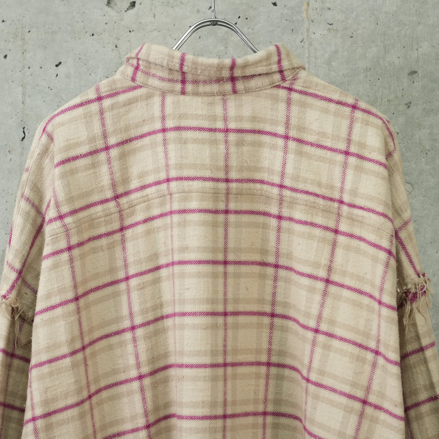 SHREDDED SEAM DROP NECK SHIRT / R387B:OVERDYED ECRU/PINK PLAID