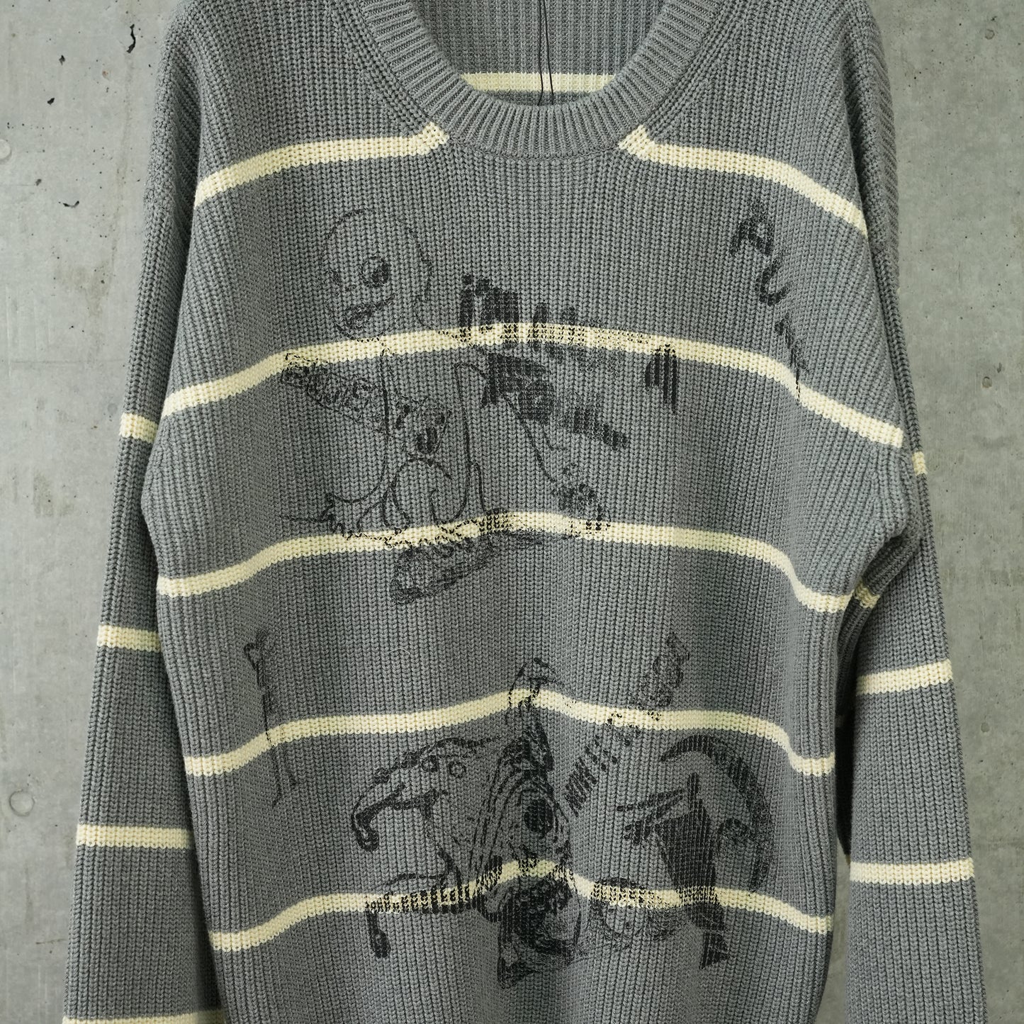 STRIPED BOYFRIEND SWEATER / Y148B:STRIPED HEATHER GREY WITH GRAPHICS