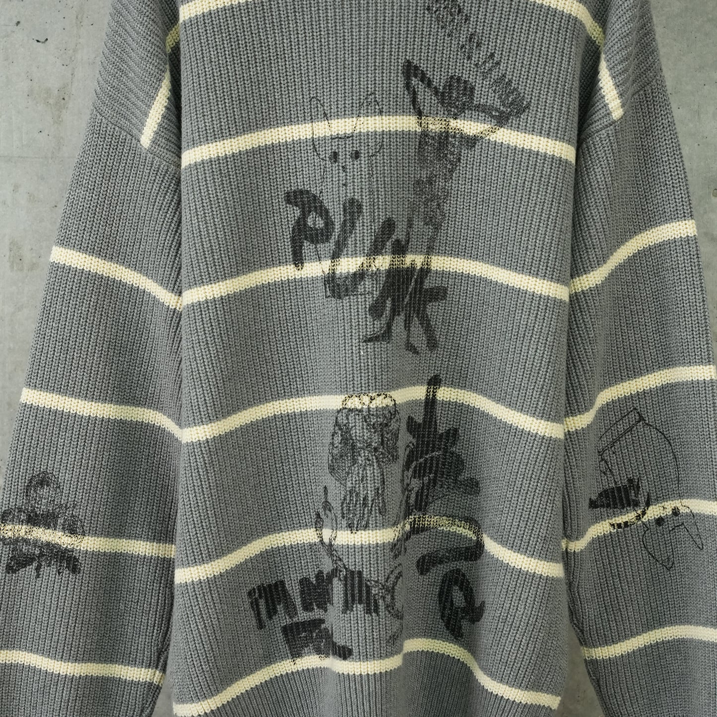 STRIPED BOYFRIEND SWEATER / Y148B:STRIPED HEATHER GREY WITH GRAPHICS