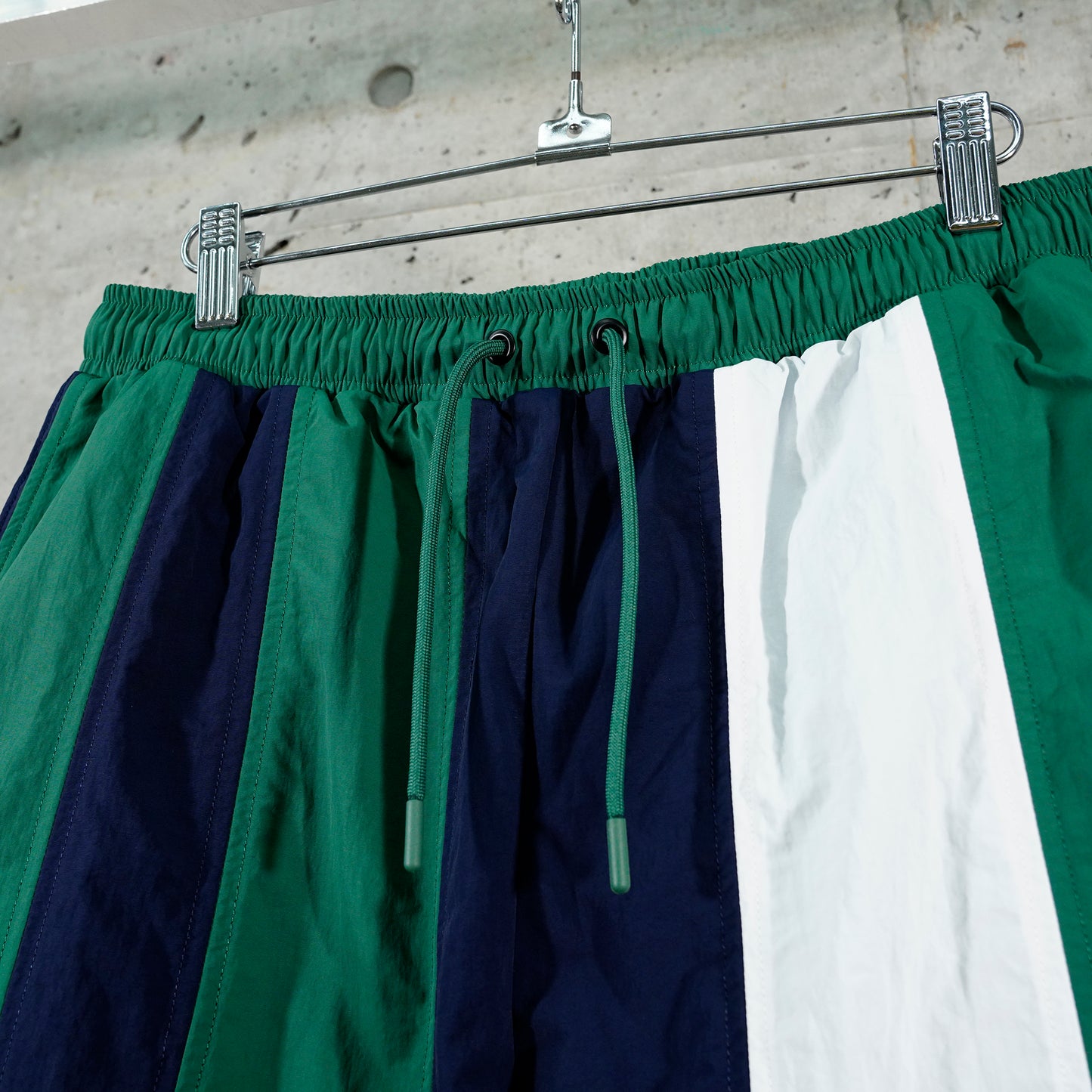 PANELED TRACK PANTS / NAVY/FOREST GREEN