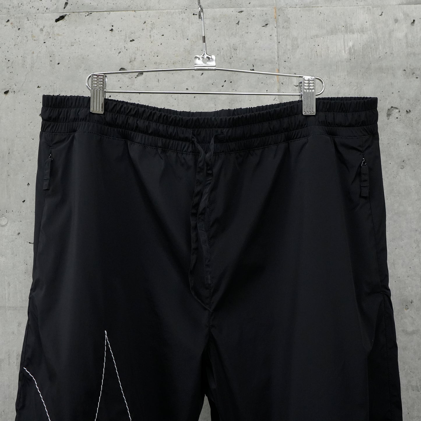 STITCHED LOGO TRACK PANTS / DARK GREY