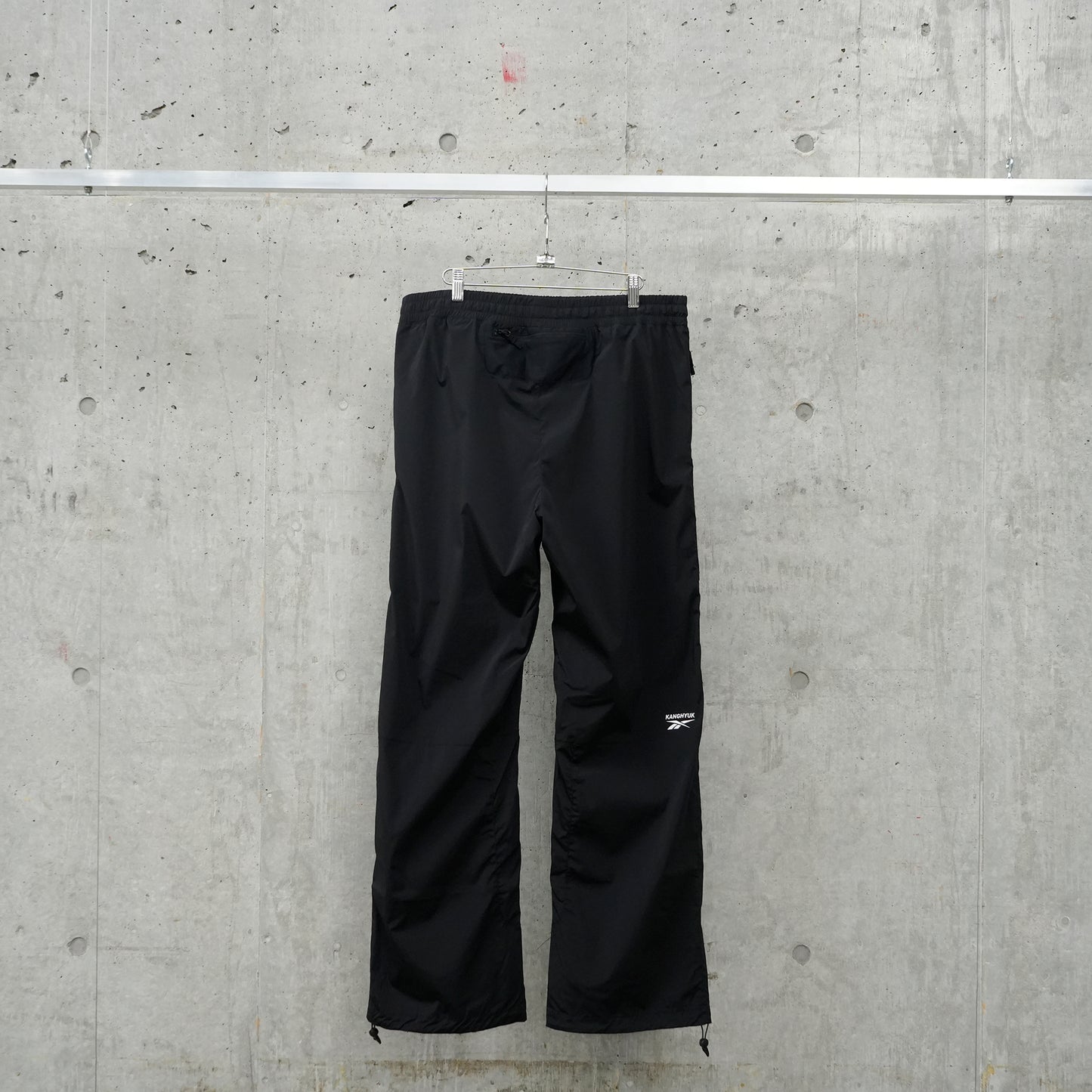 STITCHED LOGO TRACK PANTS / DARK GREY