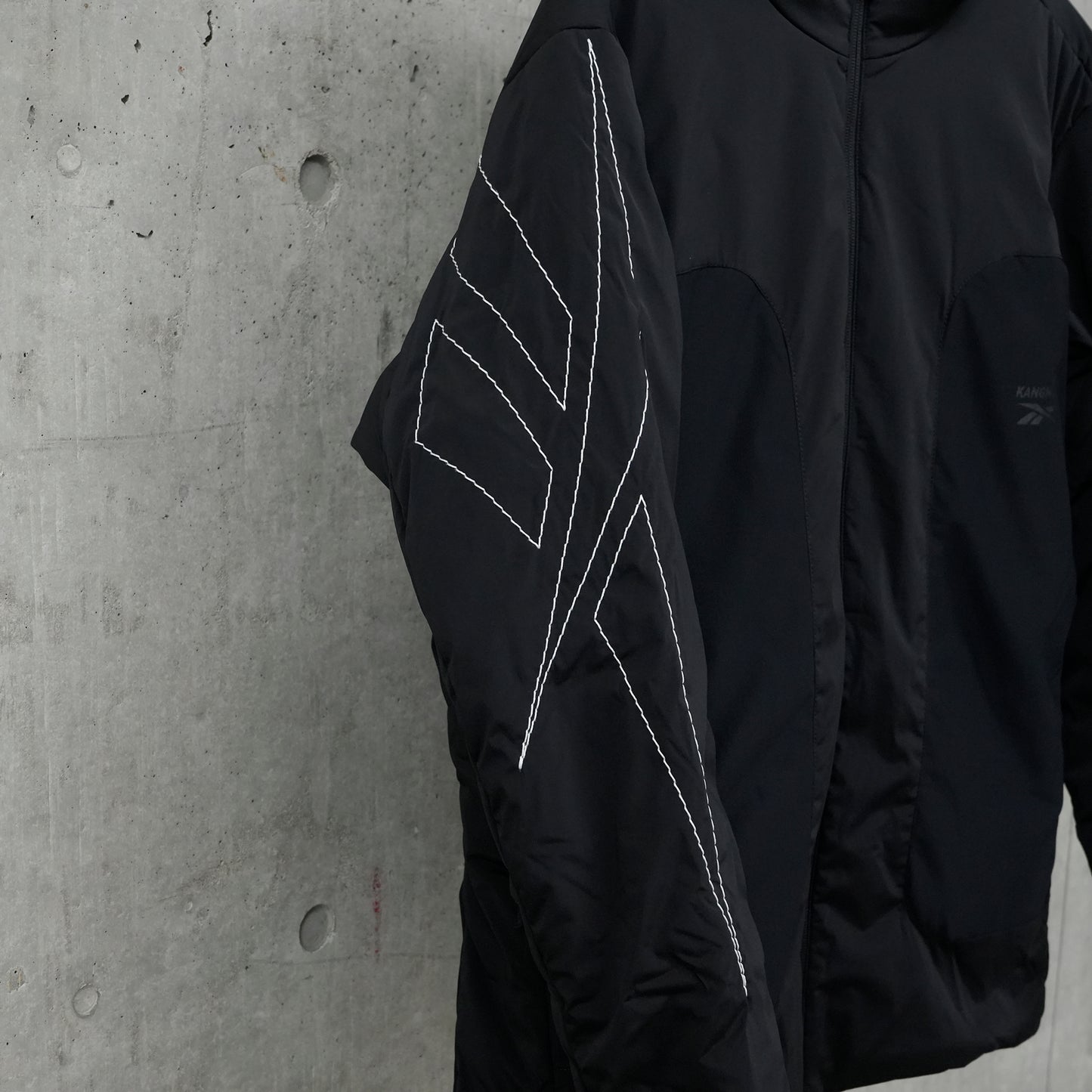 STITCHED LOGO PADDED JACKET / DARK GREY