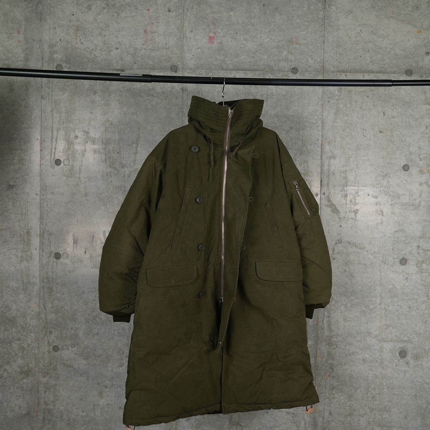 HOODED DOWN COAT / KHAKI