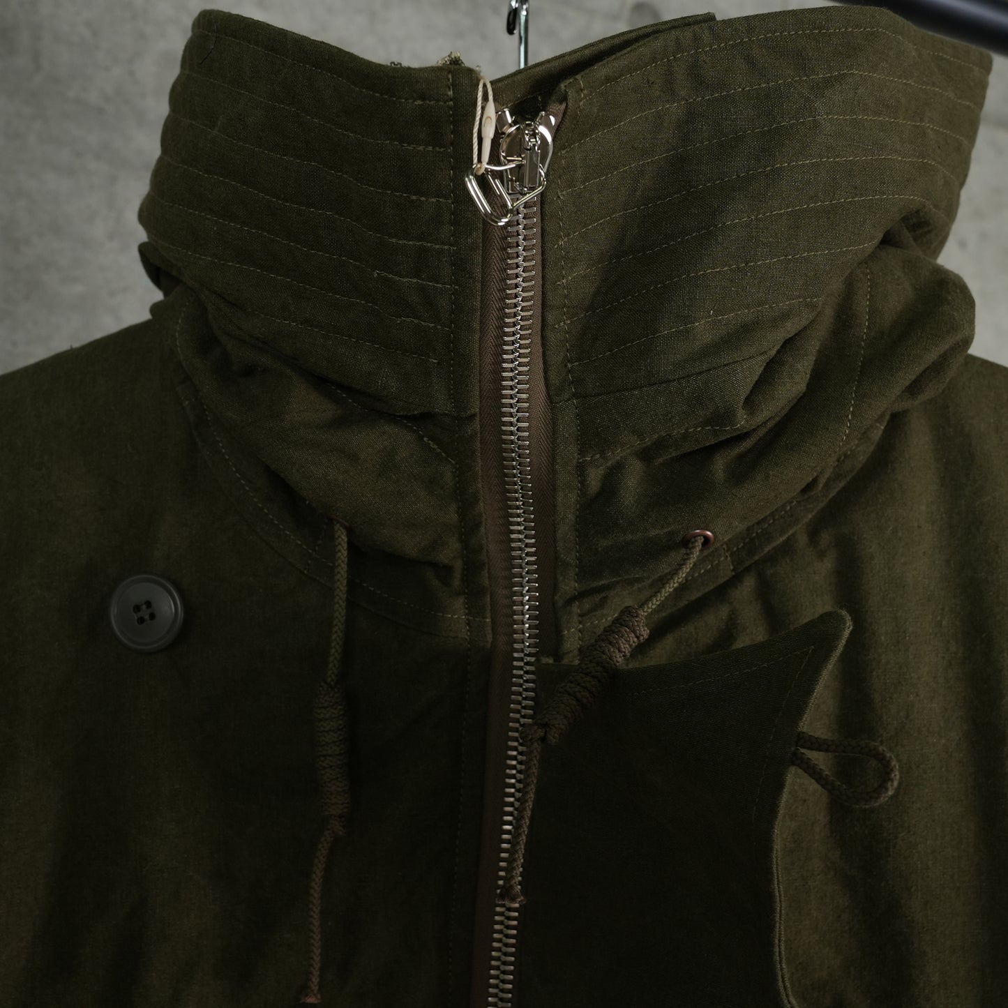 HOODED DOWN COAT / KHAKI