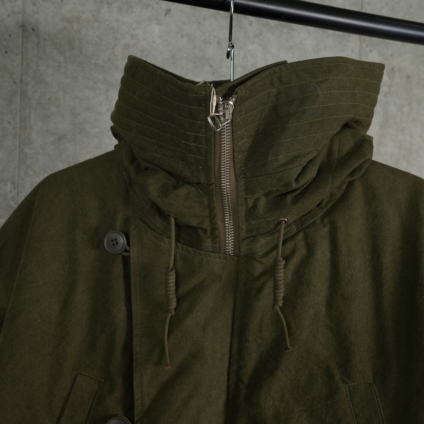 HOODED DOWN COAT / KHAKI