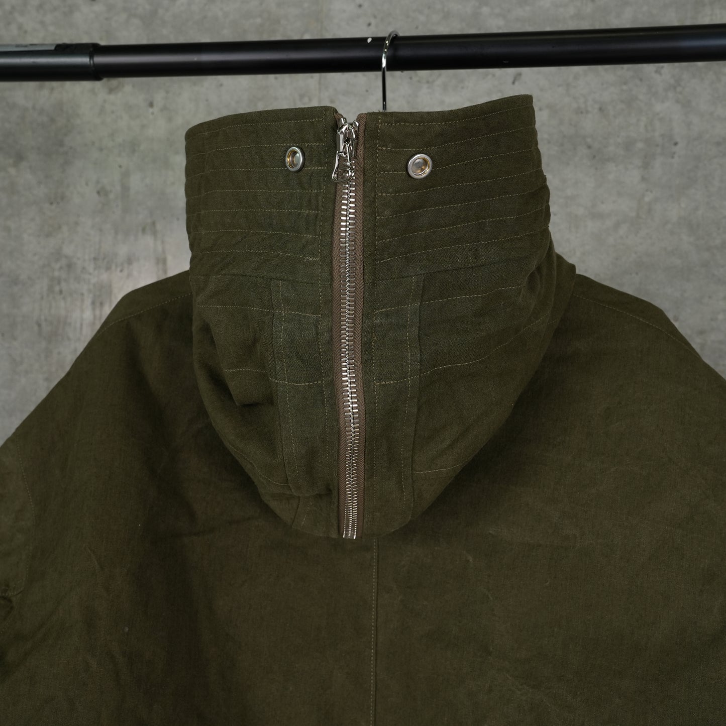 HOODED DOWN COAT / KHAKI