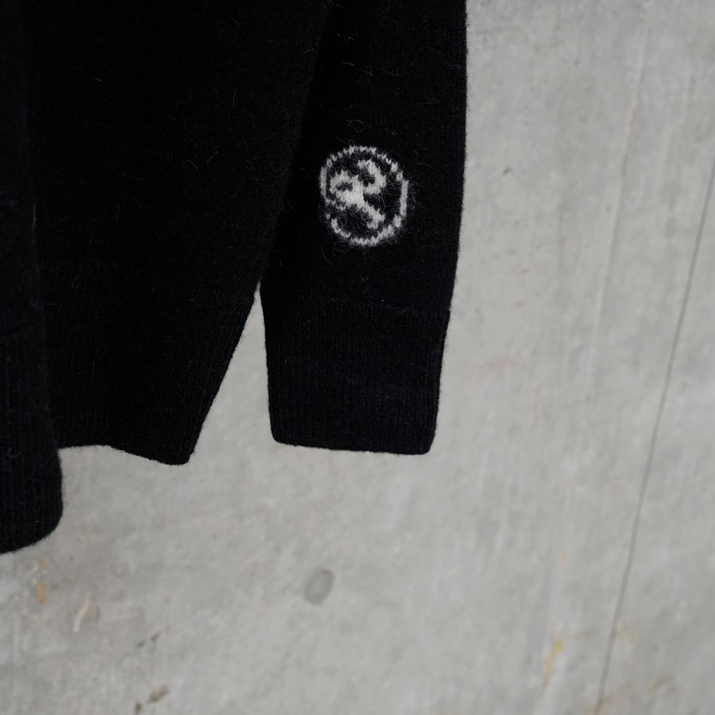 ALL-OVER GLYPHCARDIGAN / BLACK