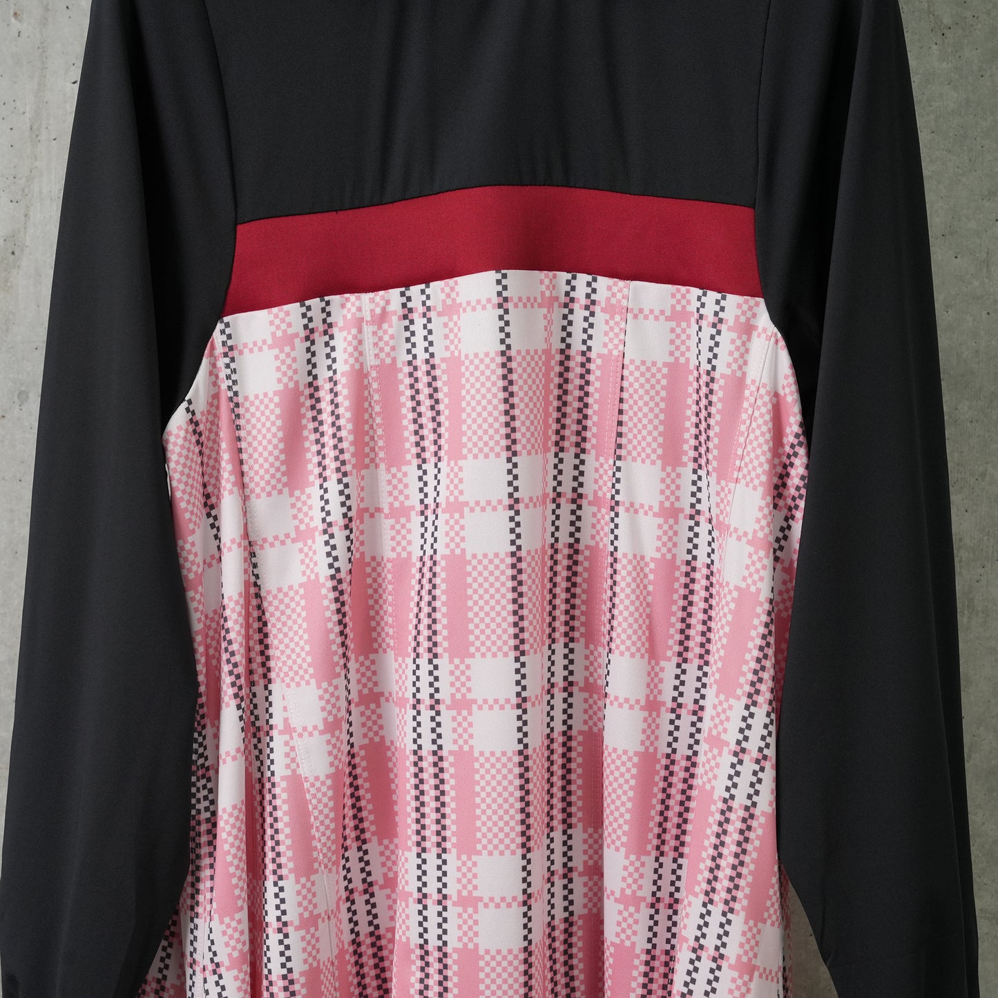 JOGGER SCHOOLDRESS / BLACK / CANDY PINK