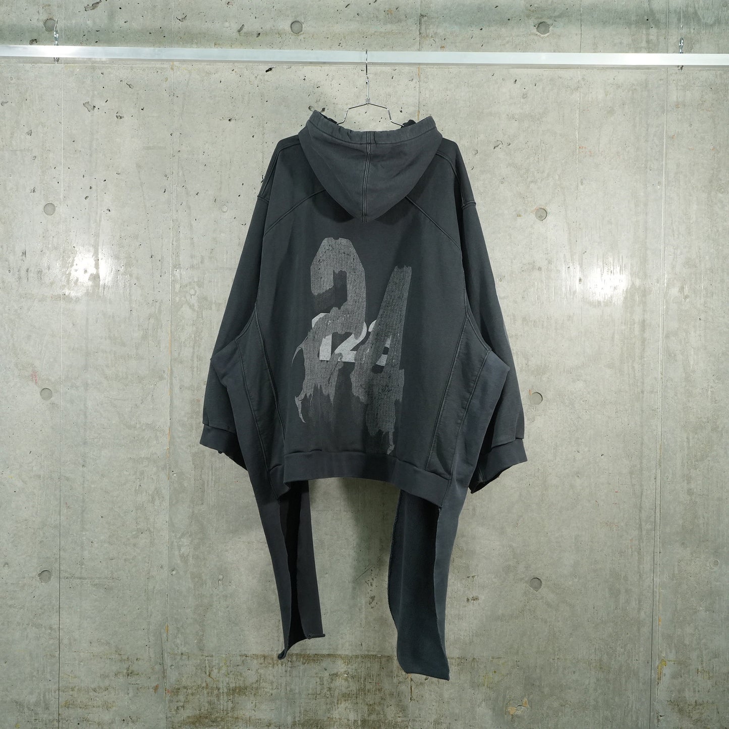 APOCRYPHAL HOODIE / BLACK