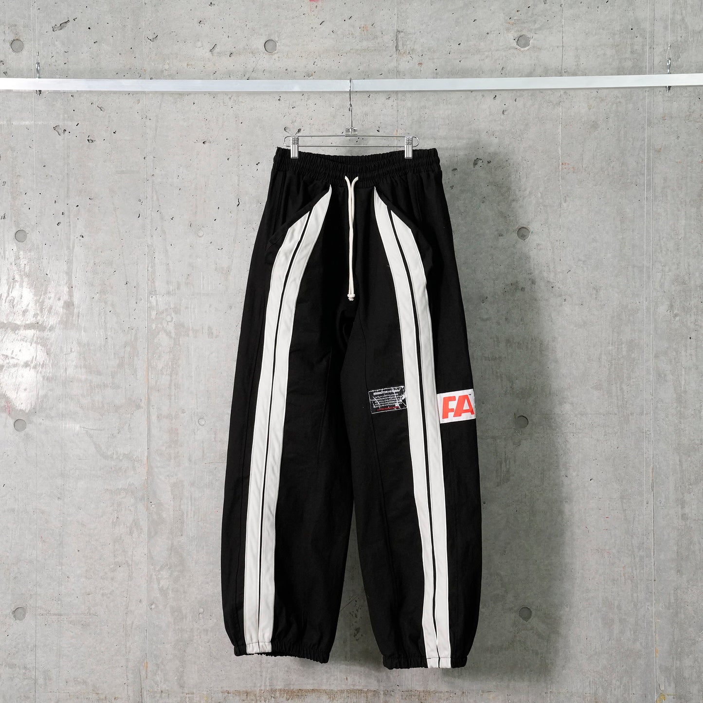 TRAPPIST PENTA PANT / BLACK