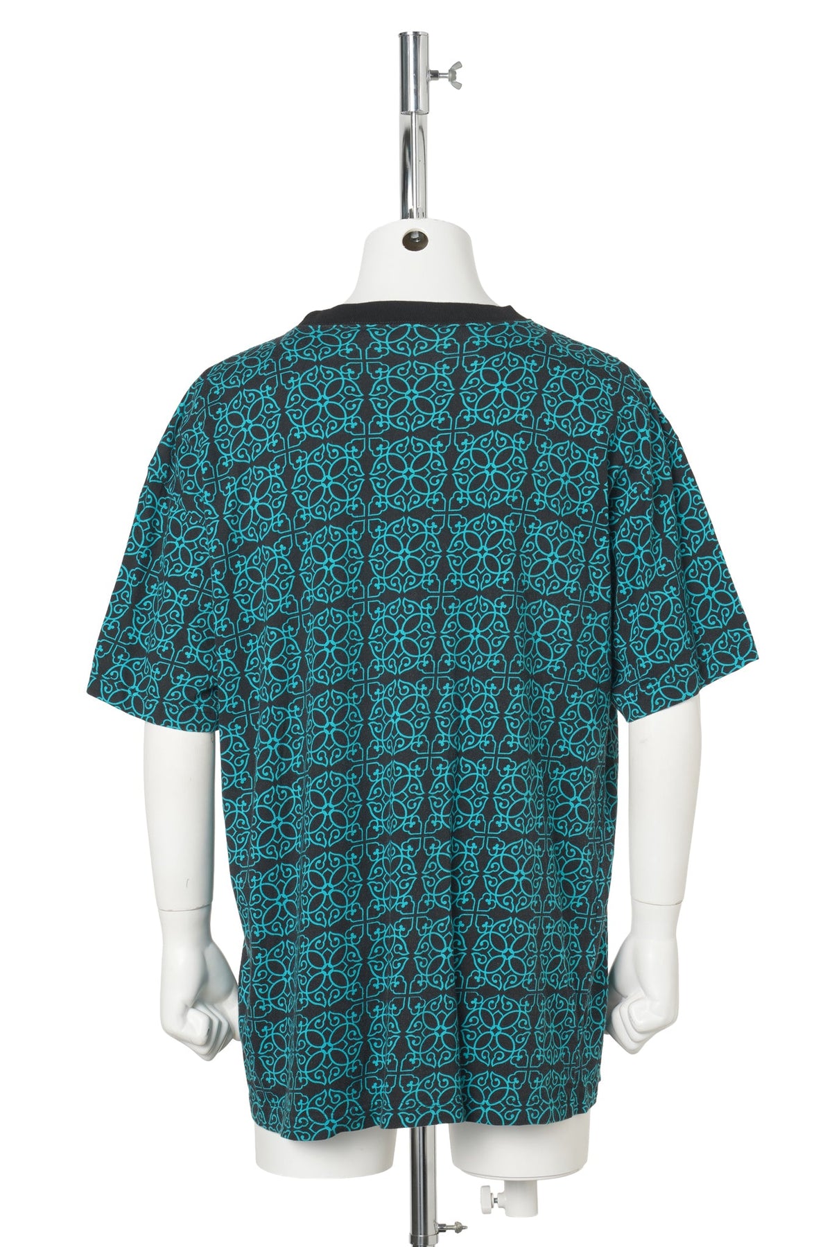 Aladdin “Genie” Allover Print Sequin Tee by Donnkenny / GREEN