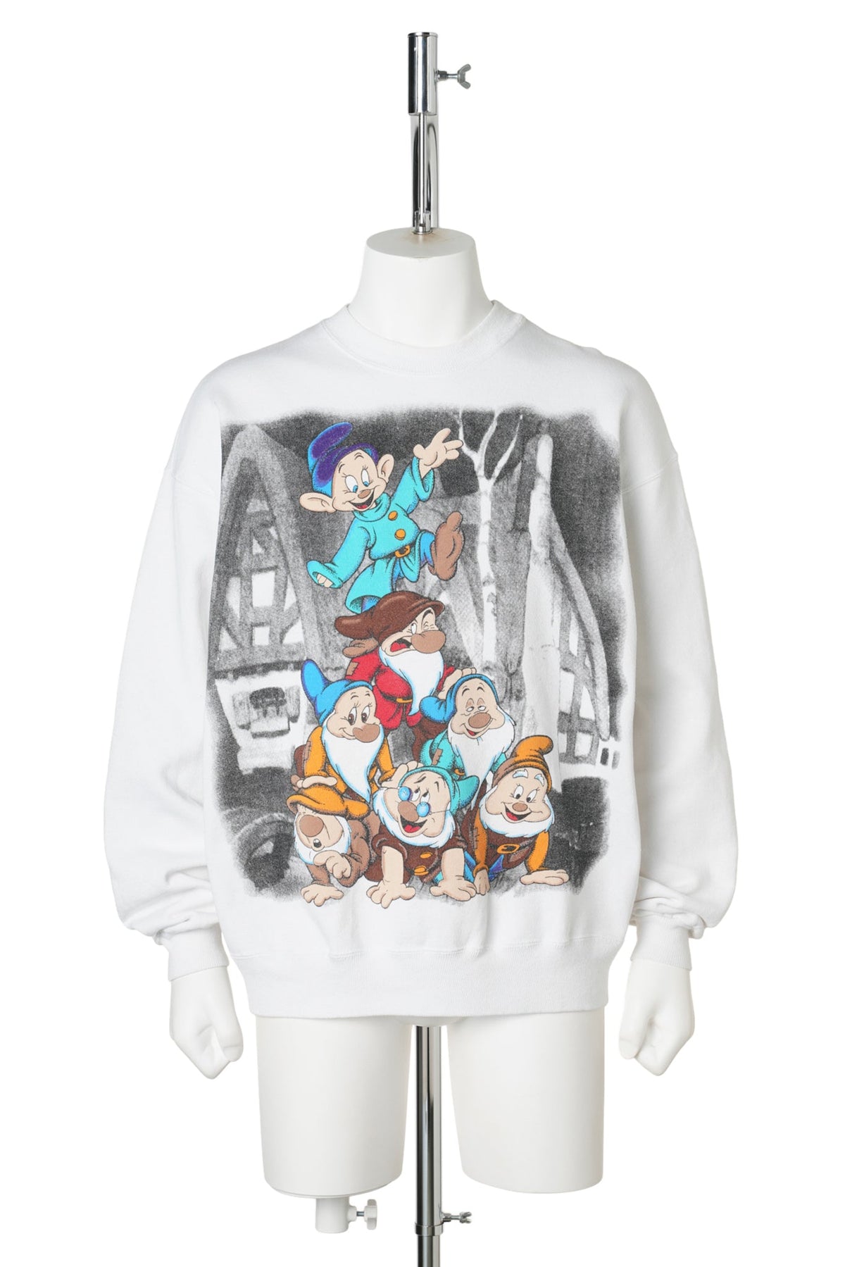 90s Snow White and the Seven Dwarfs / Seven Dwarfs Pyramid White Sweatshirt / WHITE