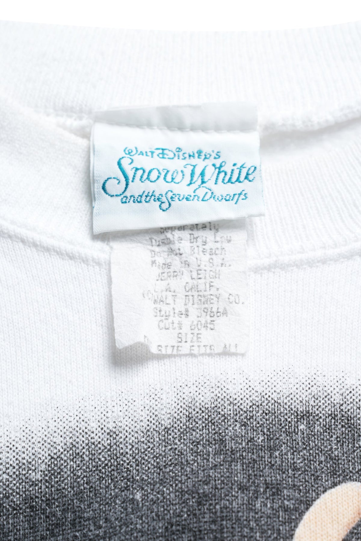 90s Snow White and the Seven Dwarfs / Seven Dwarfs Pyramid White Sweatshirt / WHITE