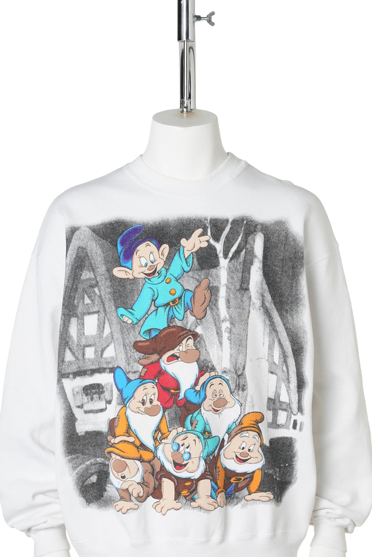 90s Snow White and the Seven Dwarfs / Seven Dwarfs Pyramid White Sweatshirt / WHITE