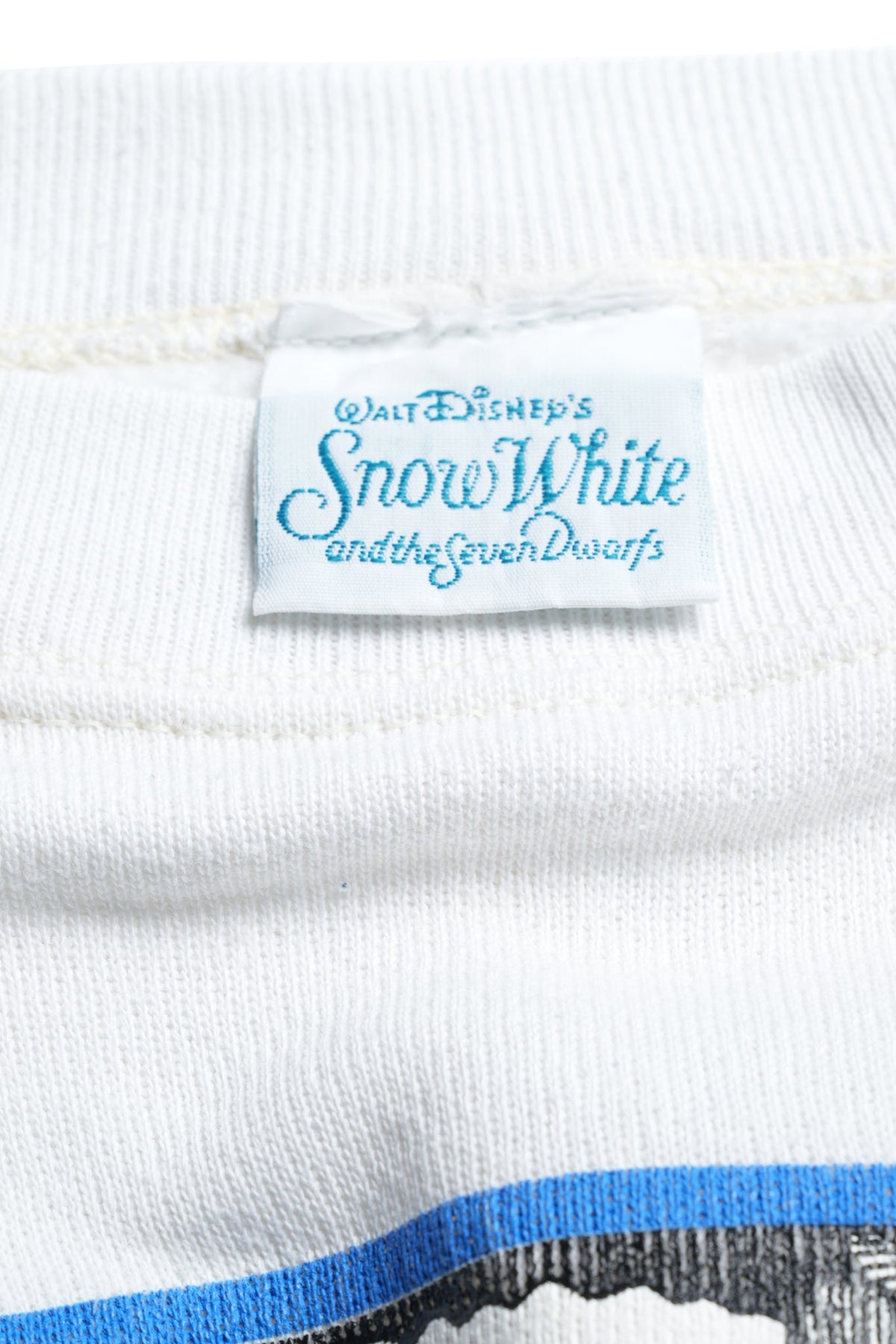 90s Snow White and the Seven Dwarfs / Doc Comic Print White Sweatshirt / WHITE
