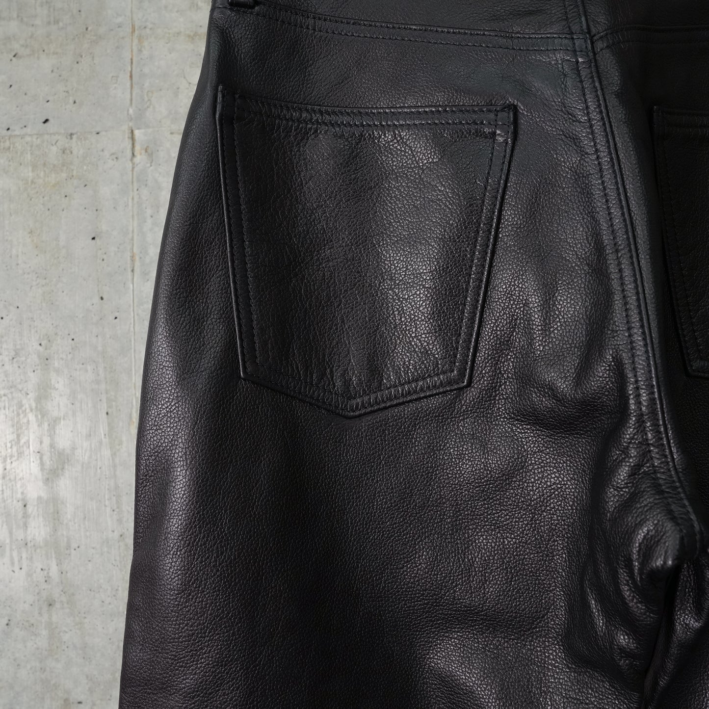 98 FIT LEATHER PANTS IN COWHIDE / BLACK