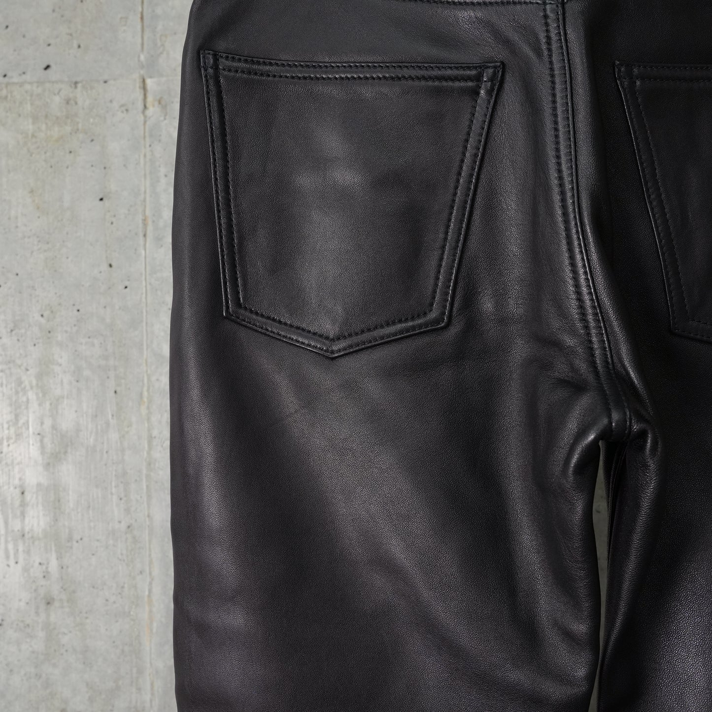 SLIM LAMBSKIN LEATHER PANTS / BLACK