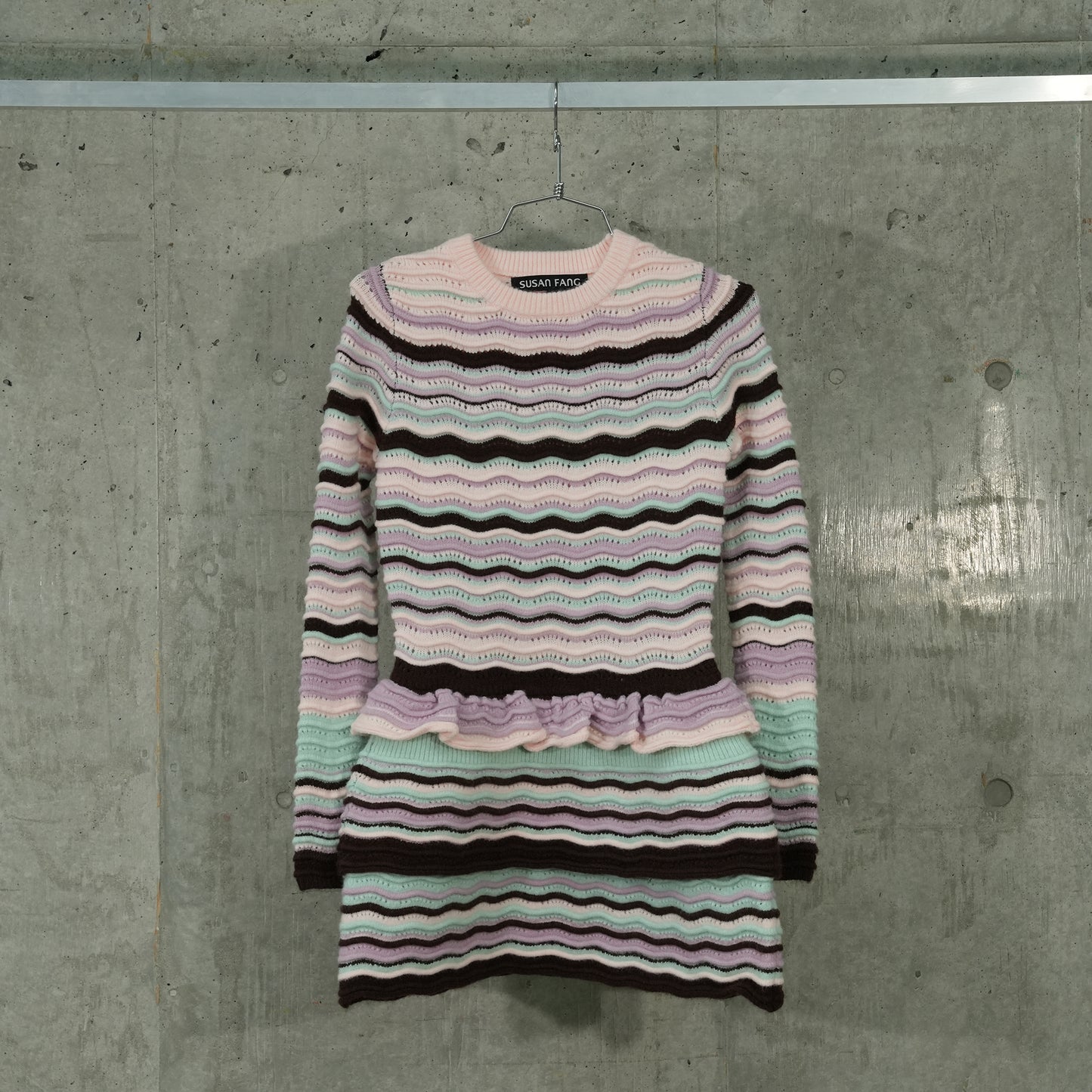 STRIPED WAVE KNIT TOP / LIGHT PINK