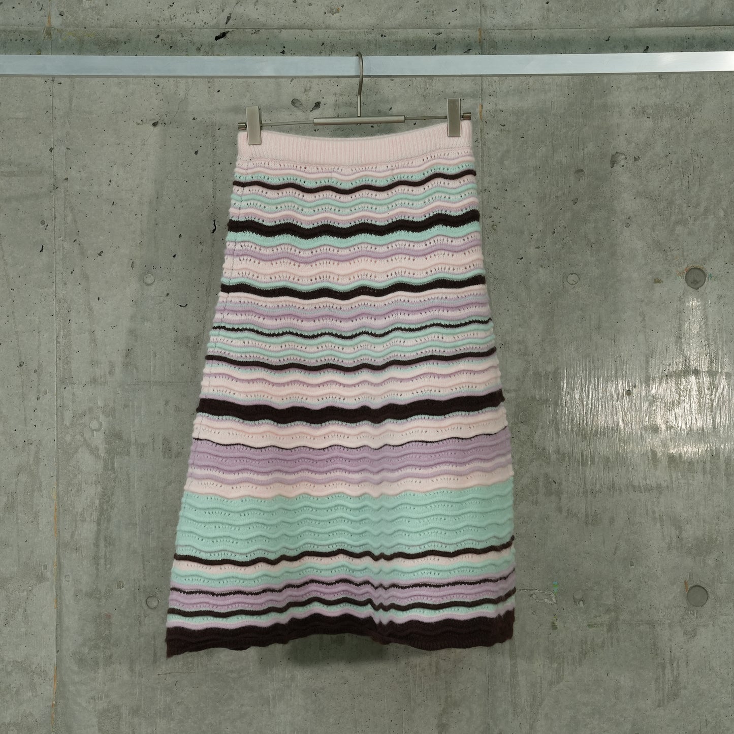 STRIPED WAVE KNIT MIDI SKIRT / LIGHT PINK