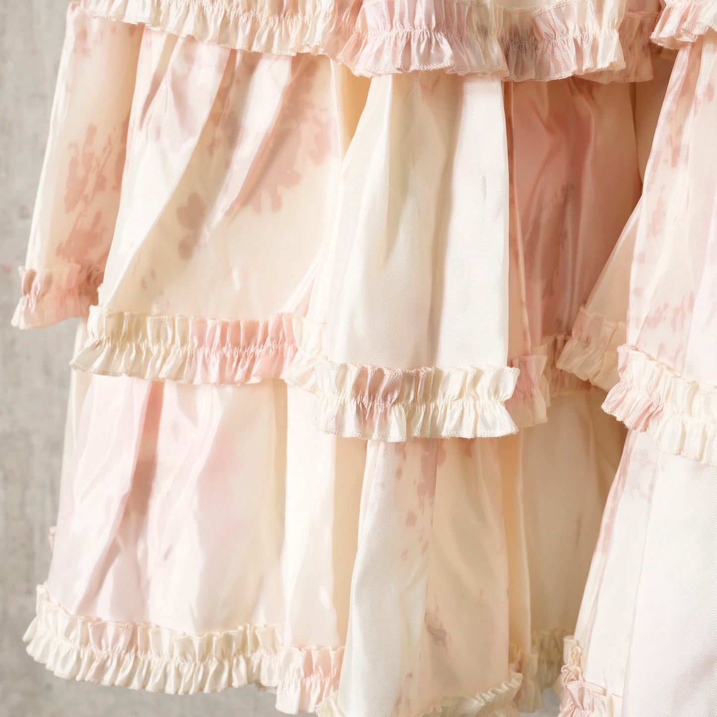 PRINTED TIERED RUFFLE SKIRT / CREAM