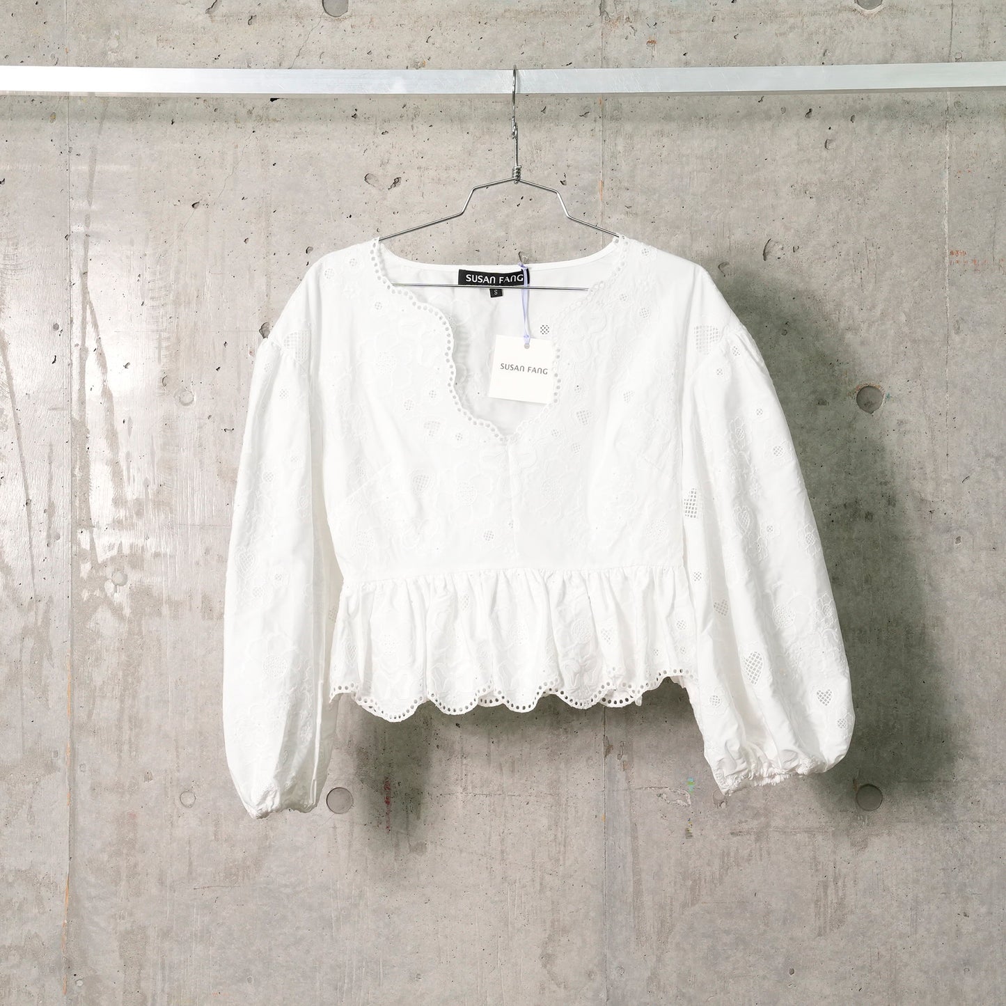 BRODERIE ANGLAISE PUFF SLEEVE BLOUSE / WHITE