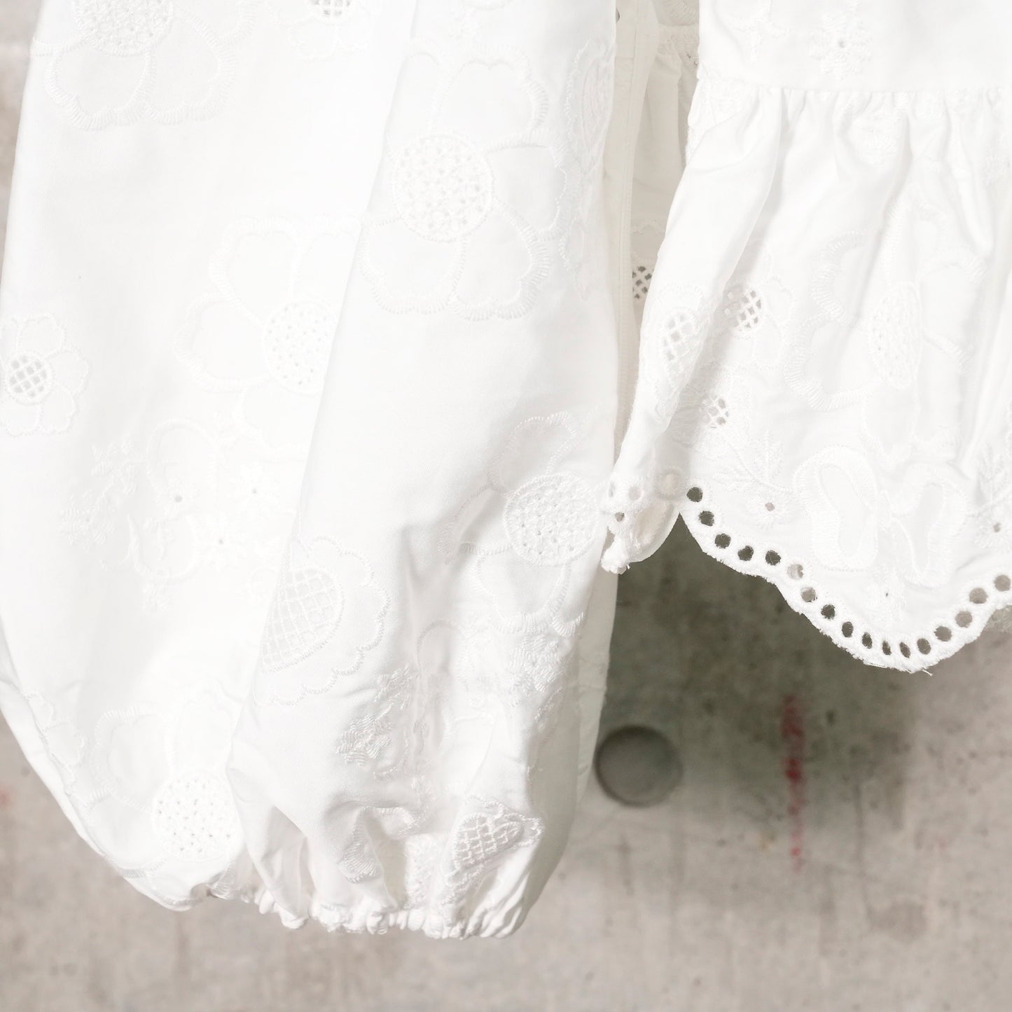 BRODERIE ANGLAISE PUFF SLEEVE BLOUSE / WHITE