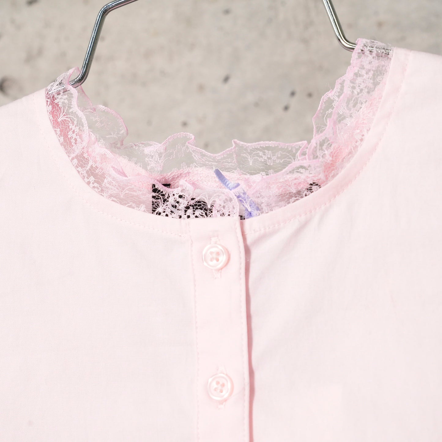 BRODERIE ANGLAISE RUFFLE TOP / PINK